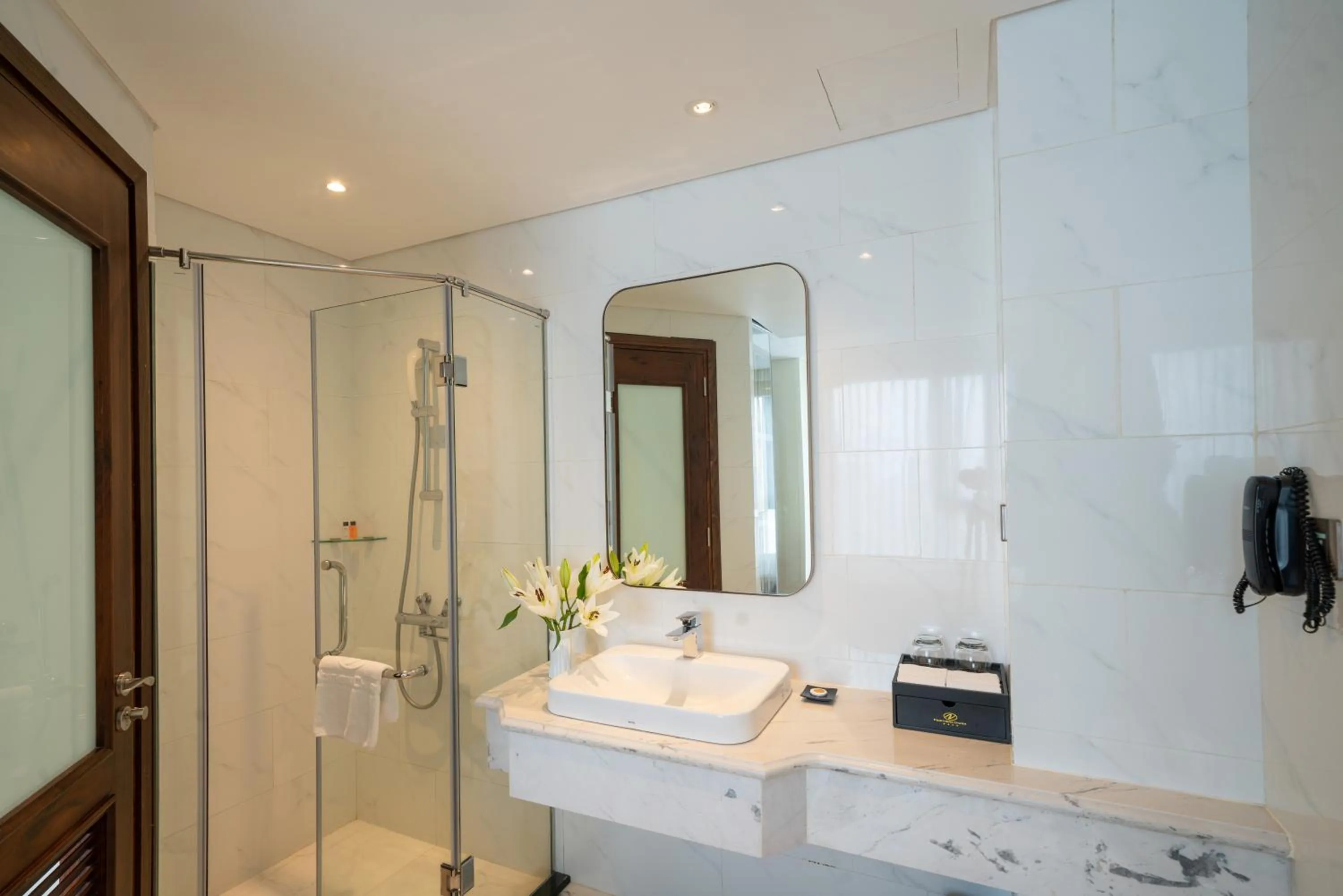 Shower in Northern Charm Hotel