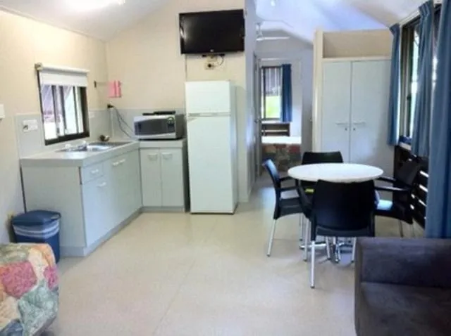 Kitchen or kitchenette in Kookaburra Holiday Park