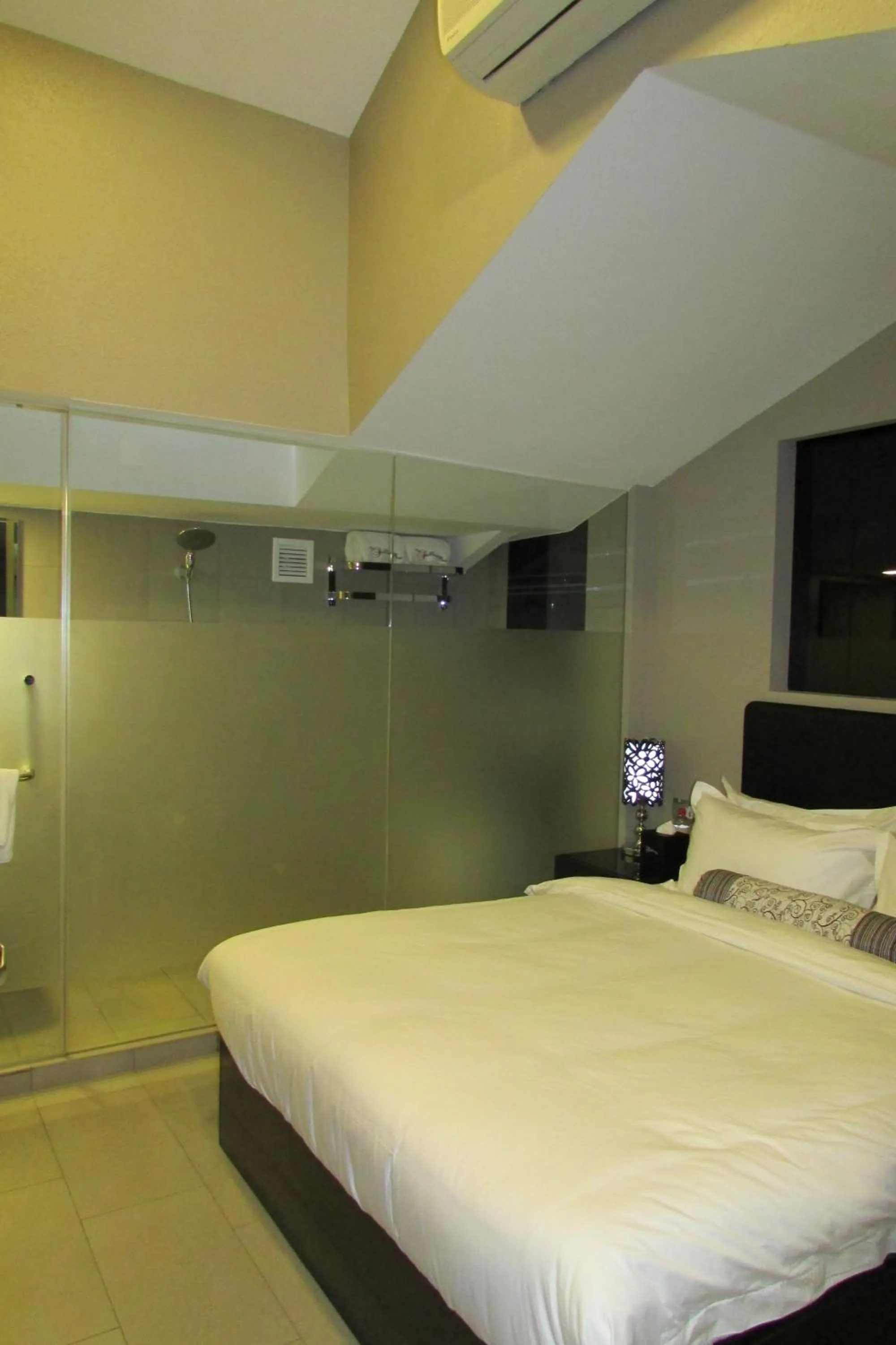 Bed in The Southbridge Hotel