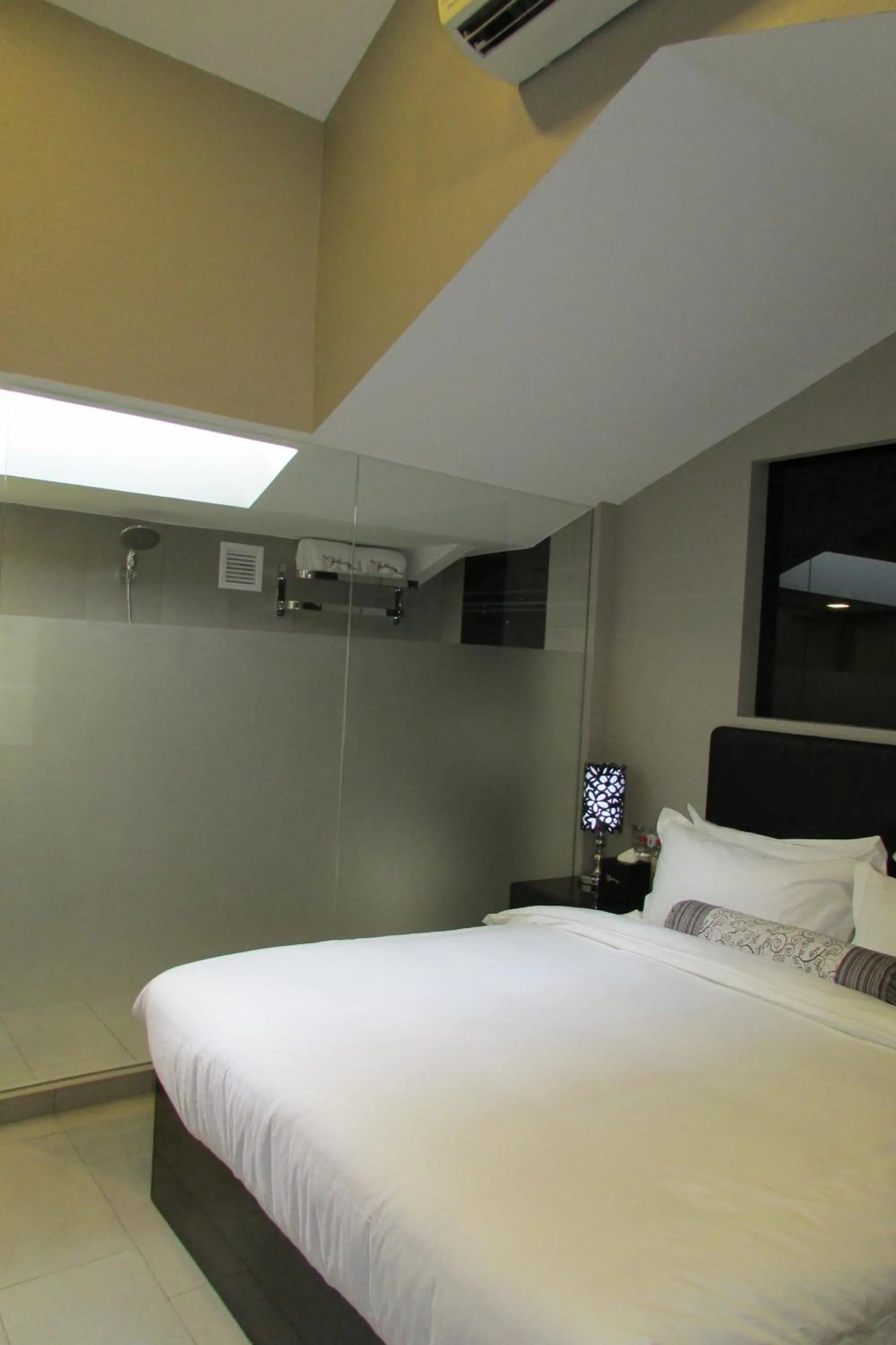 Bed in The Southbridge Hotel