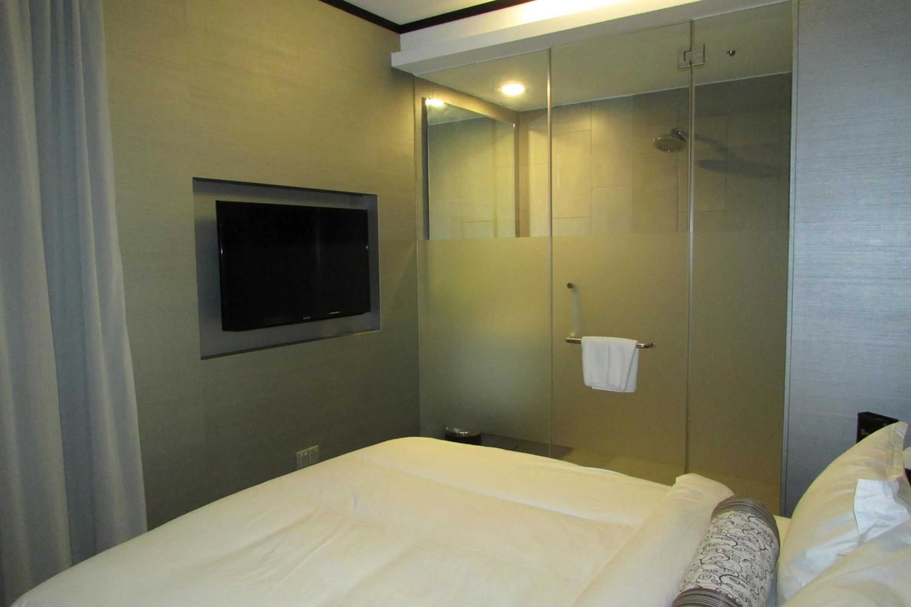 Deluxe Queen Room in The Southbridge Hotel