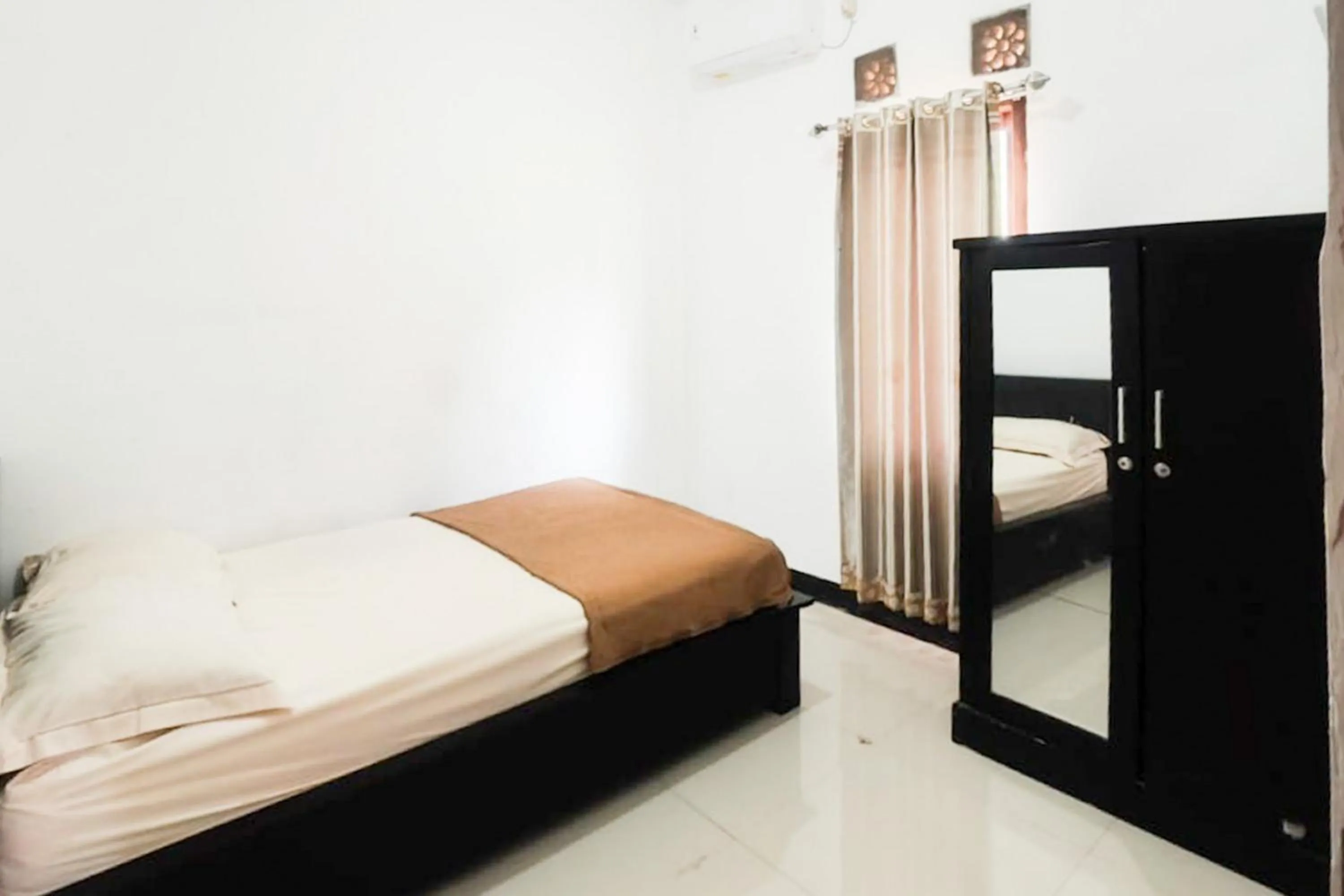 Bedroom, Bed in Villa Kampoeng City Pacet Mitra RedDoorz