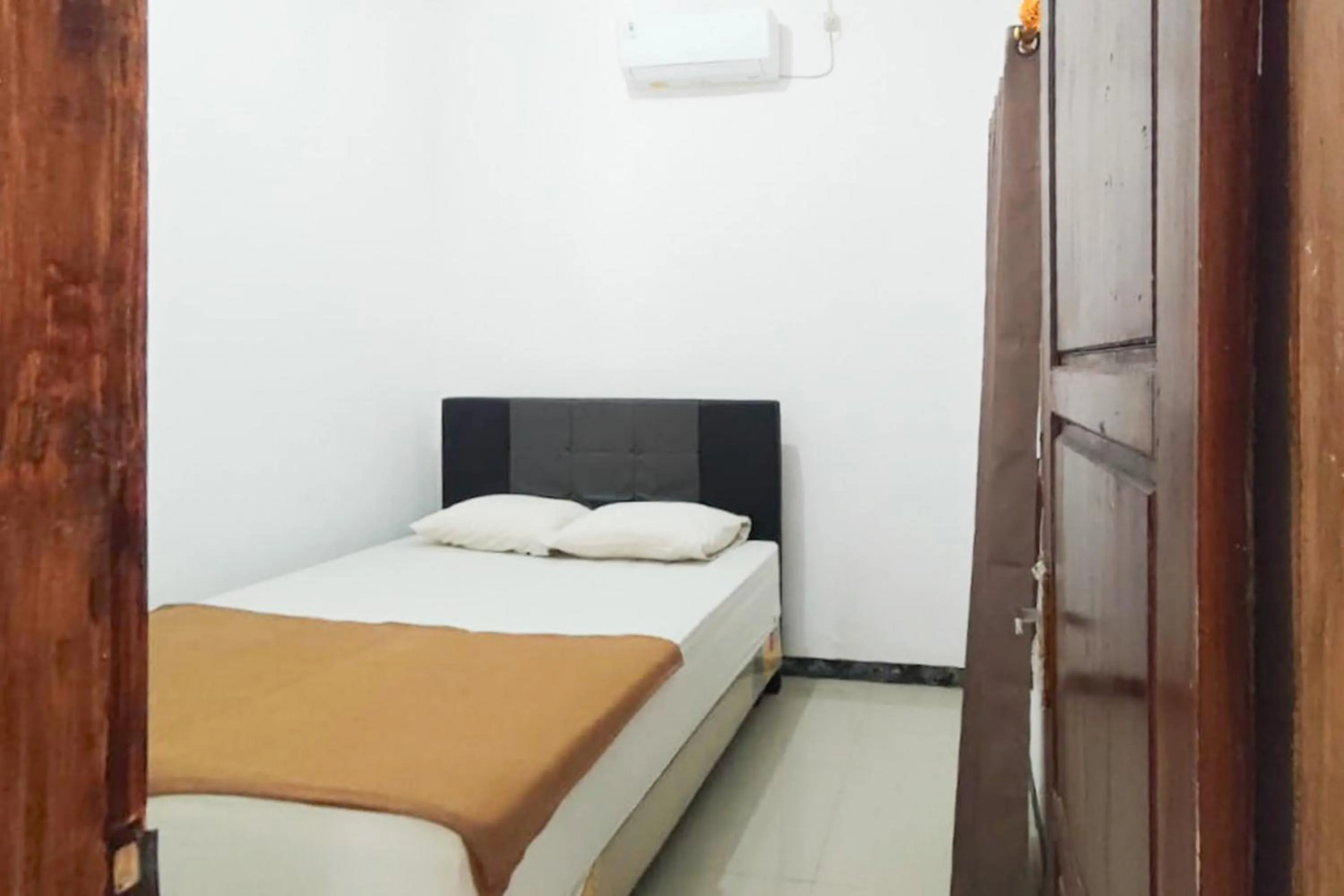 Bedroom, Bed in Villa Kampoeng City Pacet Mitra RedDoorz