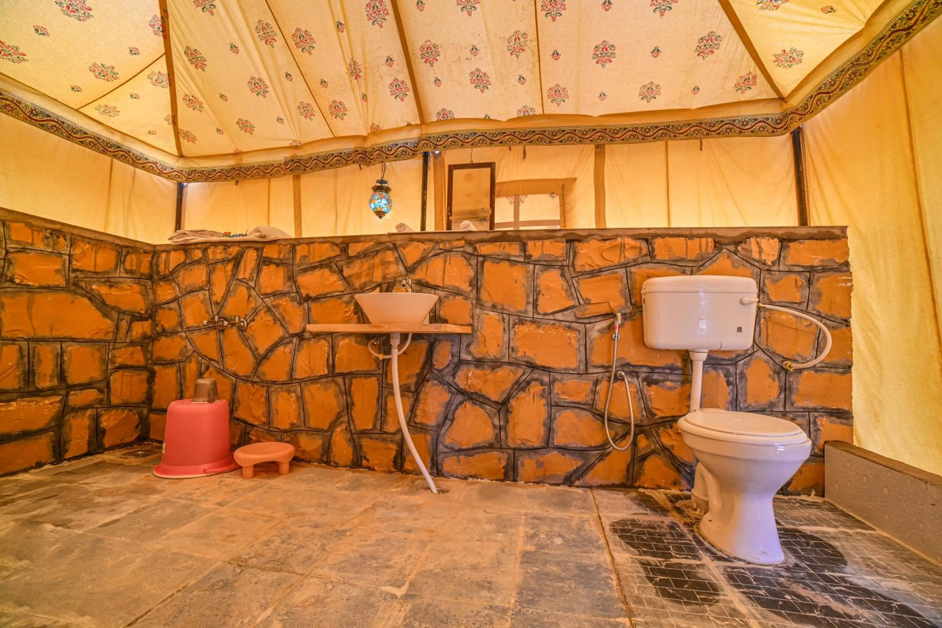 The Captain Desert Camp