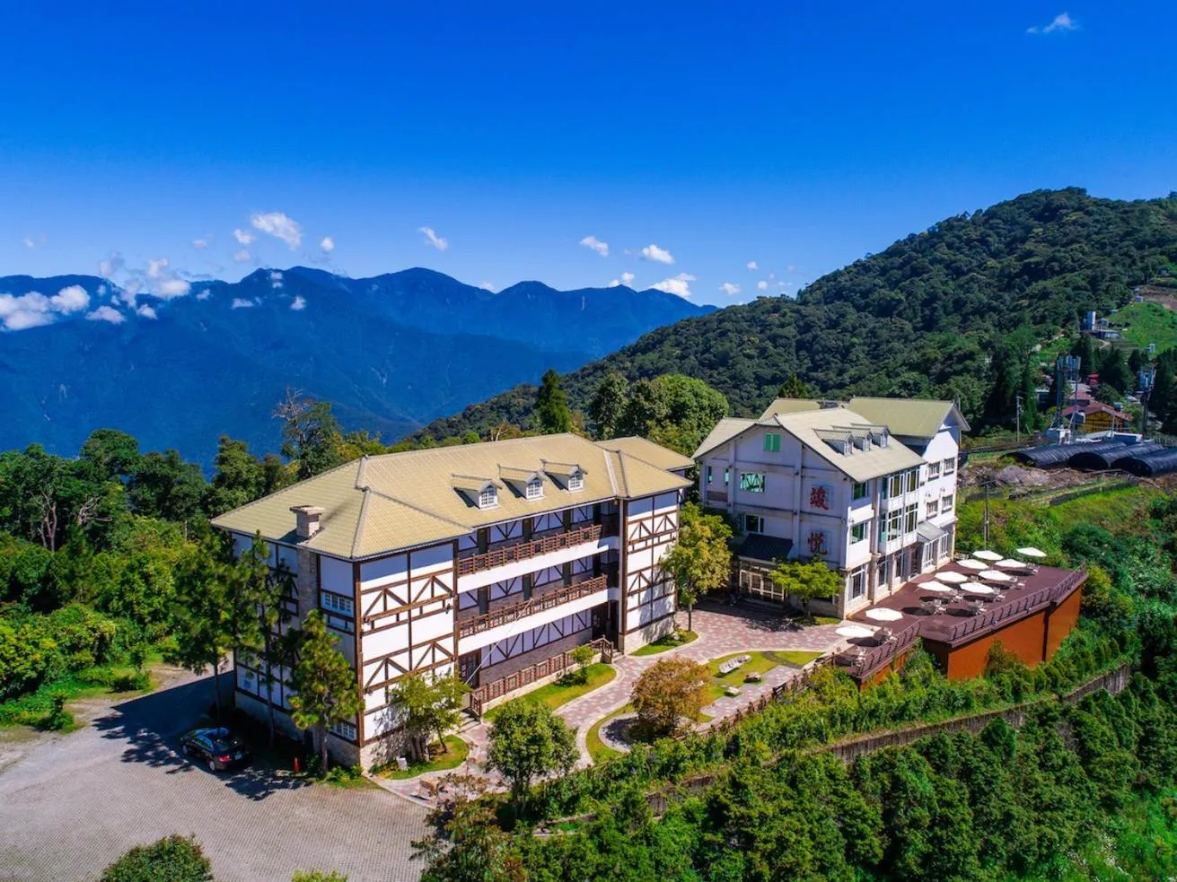 Property building in Jun Yue Hanging Garden Resort