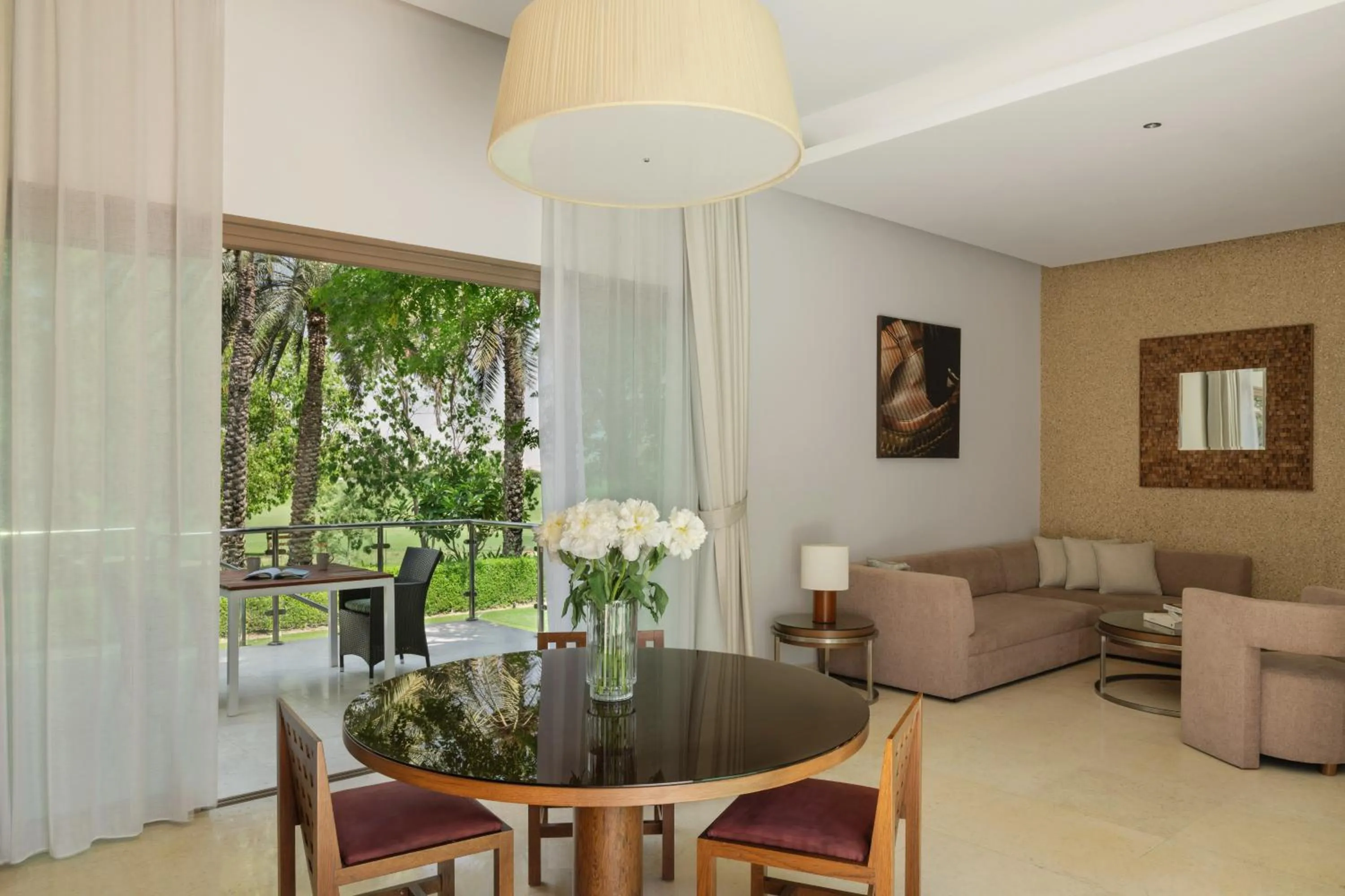 Living room in Meliá Desert Palm Member of Meliá Collection