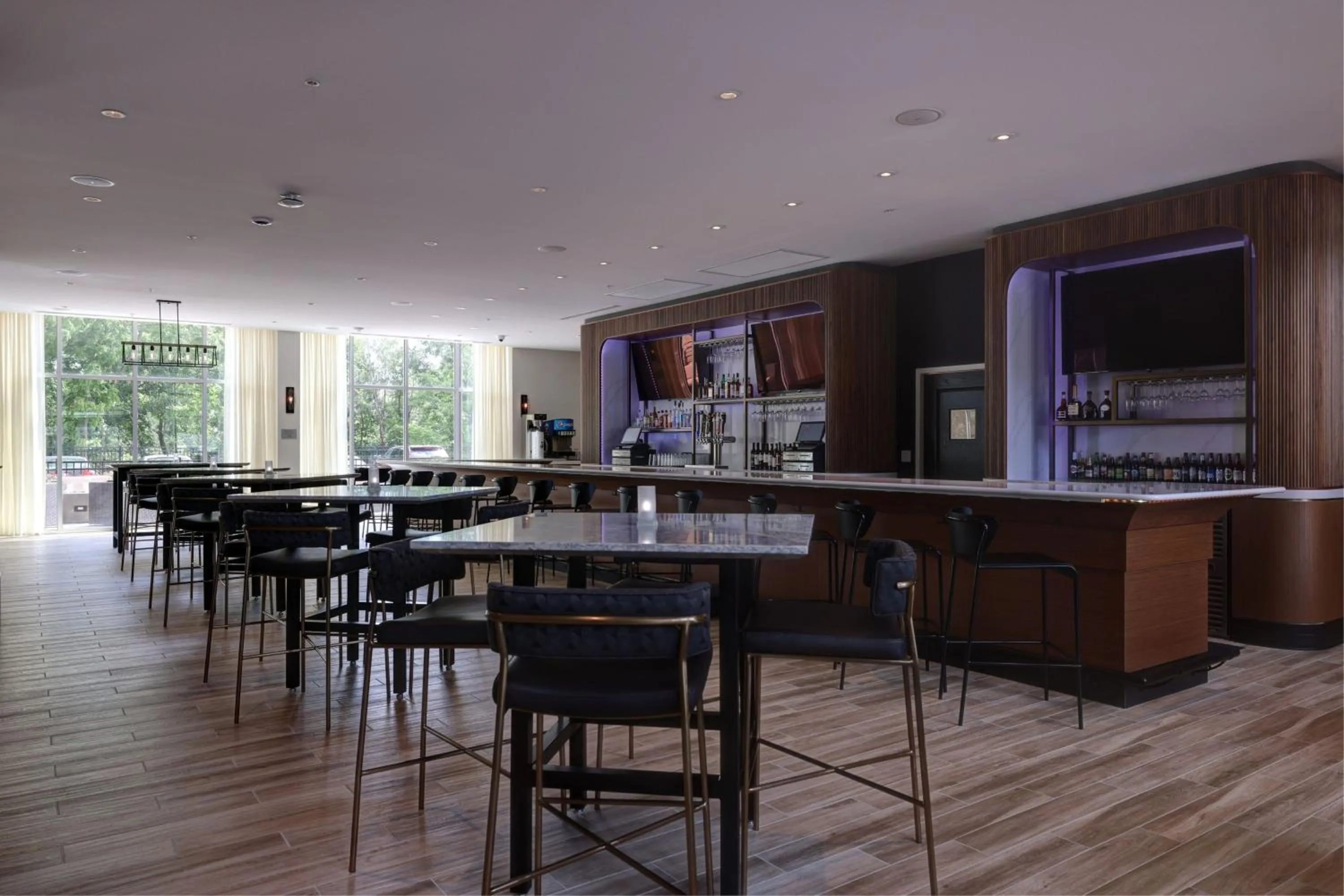 Lounge or bar in Courtyard by Marriott Iowa City University Heights