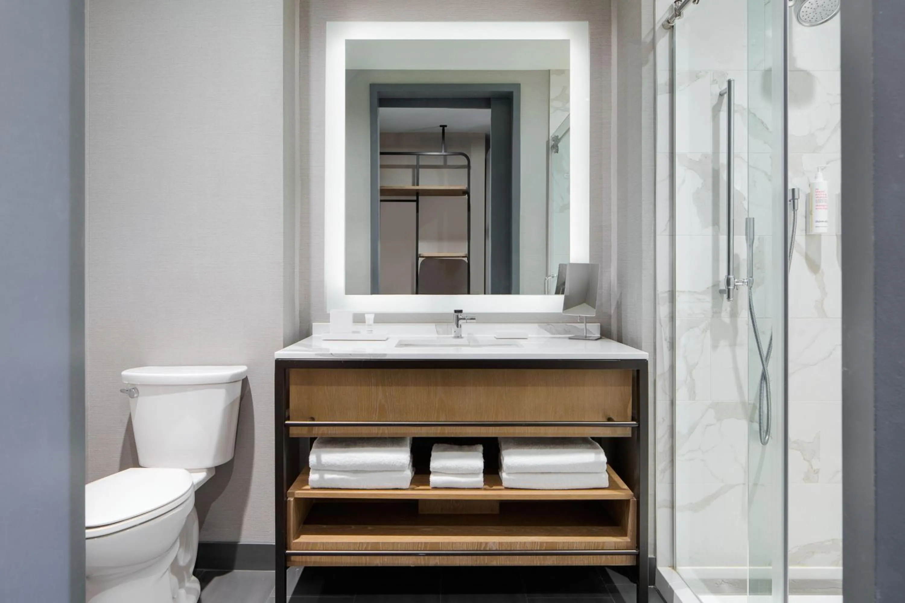 Bathroom in Marriott Dallas Uptown