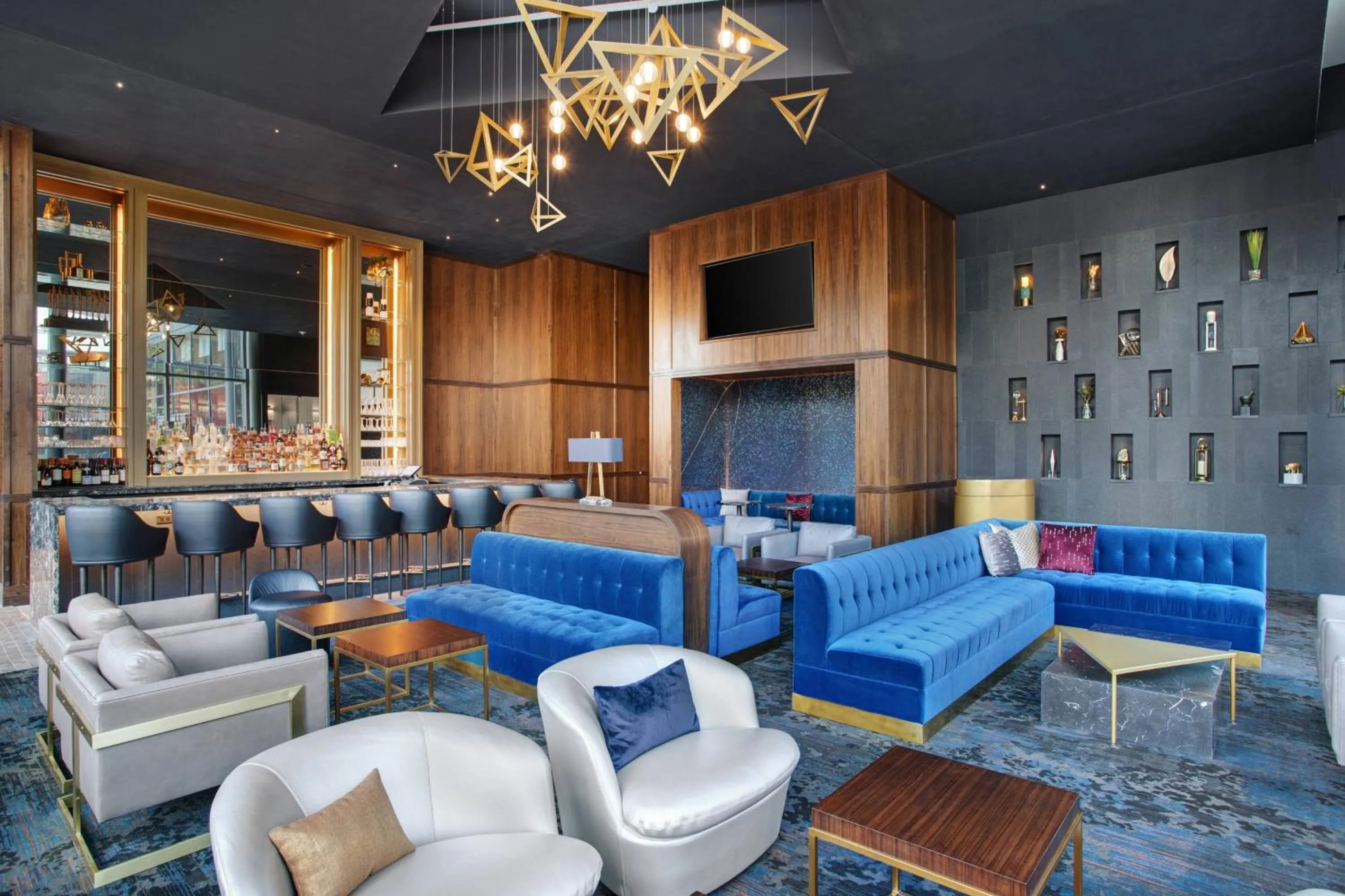 Lounge or bar in The Farnam, Autograph Collection