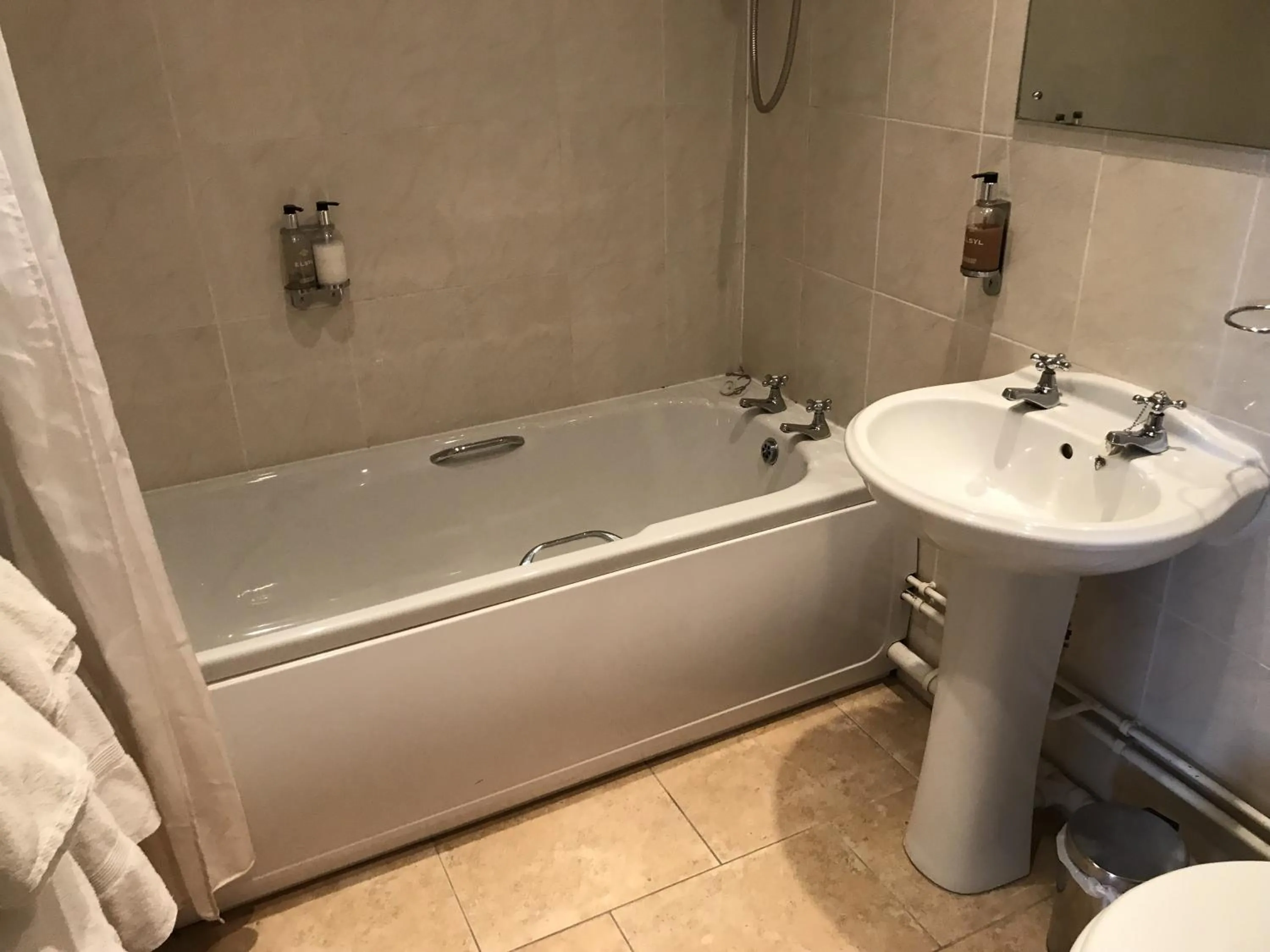 Twin Room with Private Bathroom - single occupancy in The White Horse