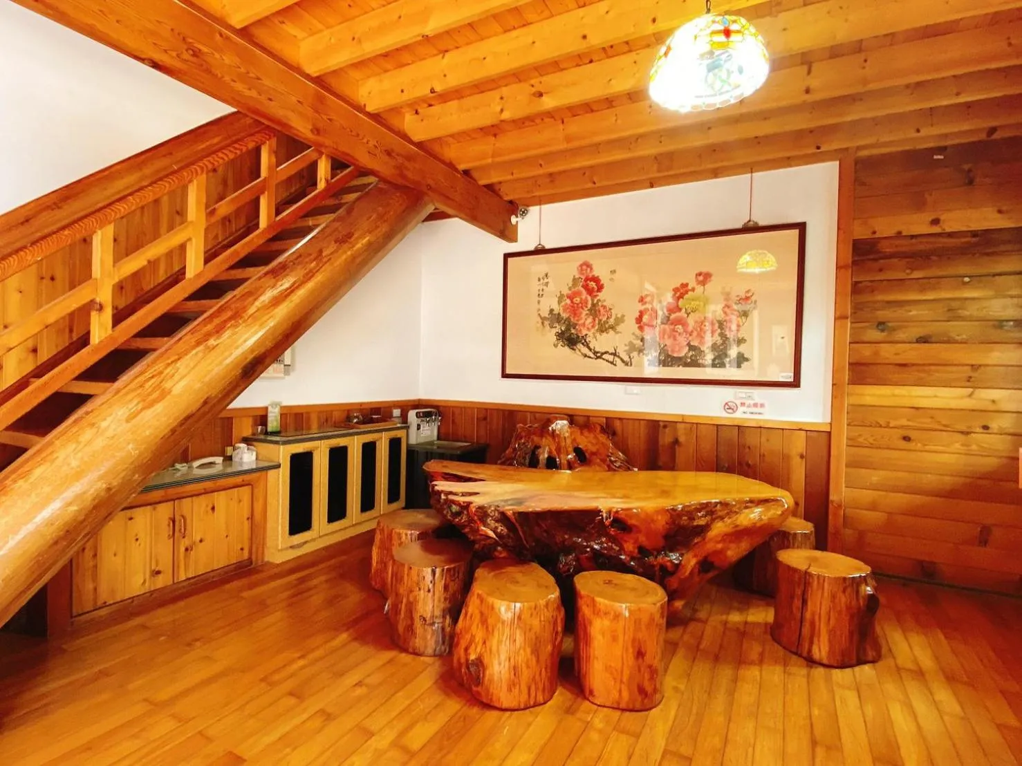 Dining area in Ailiga Travel Villa