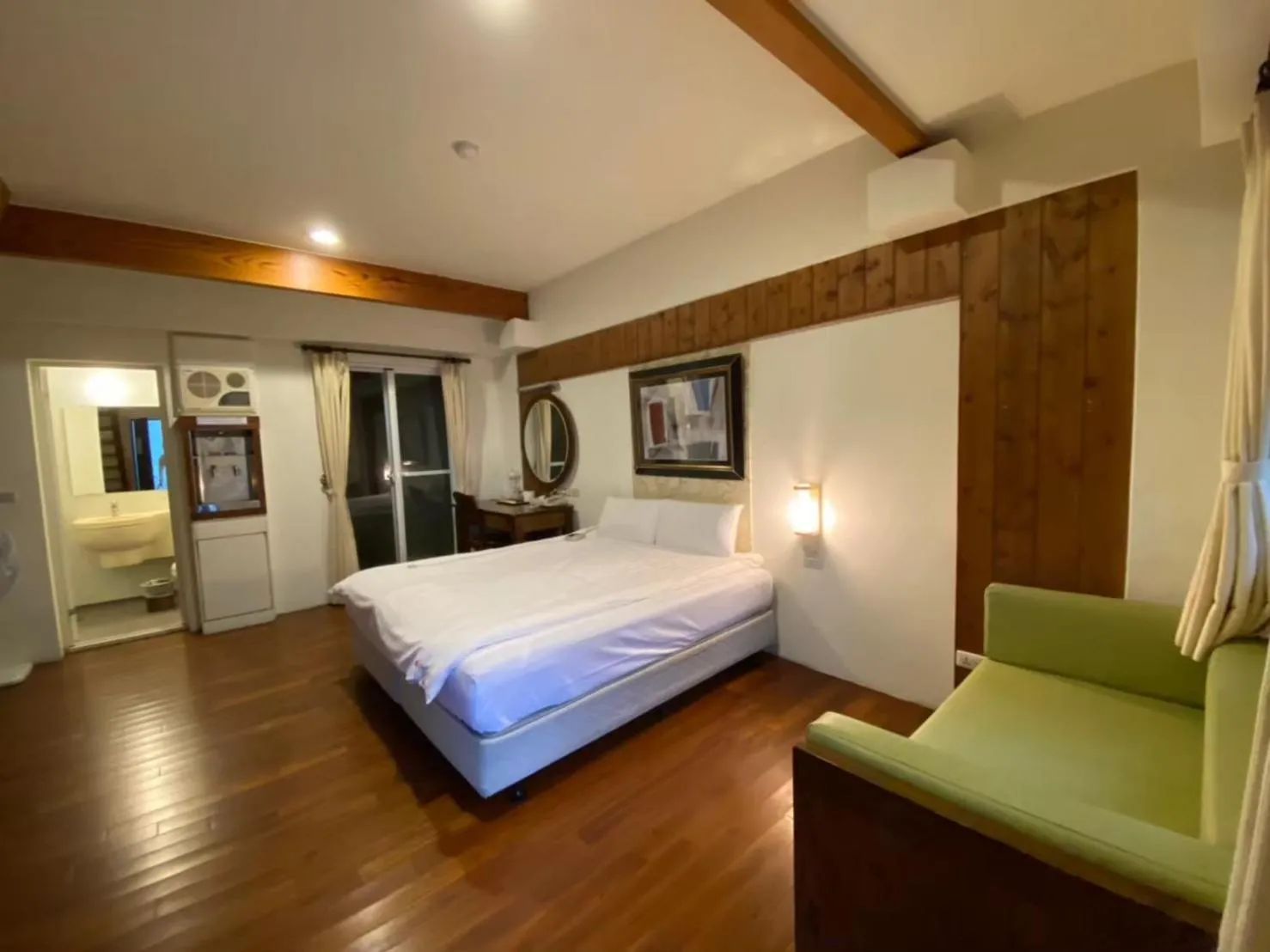 Photo of the whole room, Bed in Ailiga Travel Villa