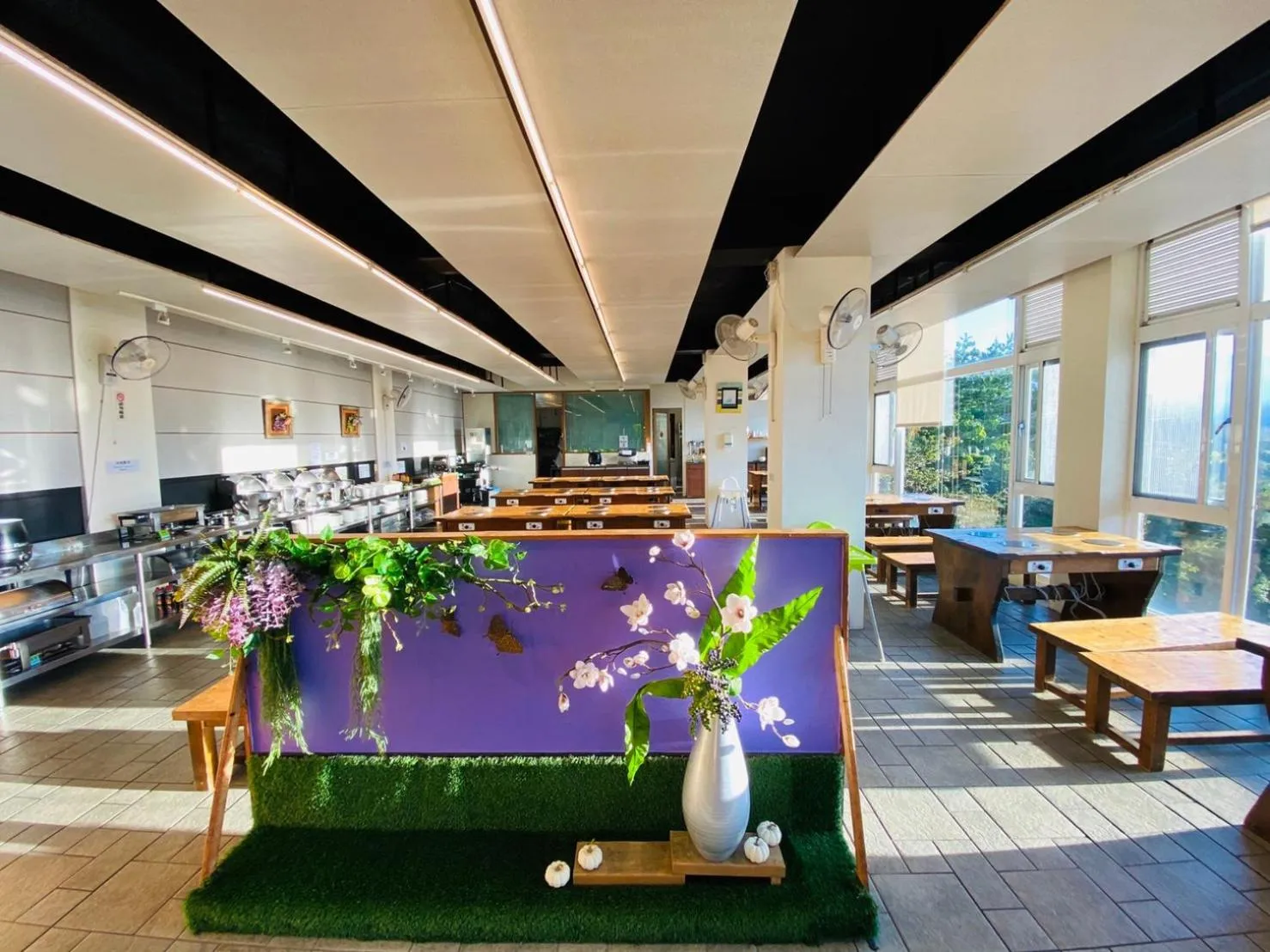 Restaurant/places to eat in Ailiga Travel Villa