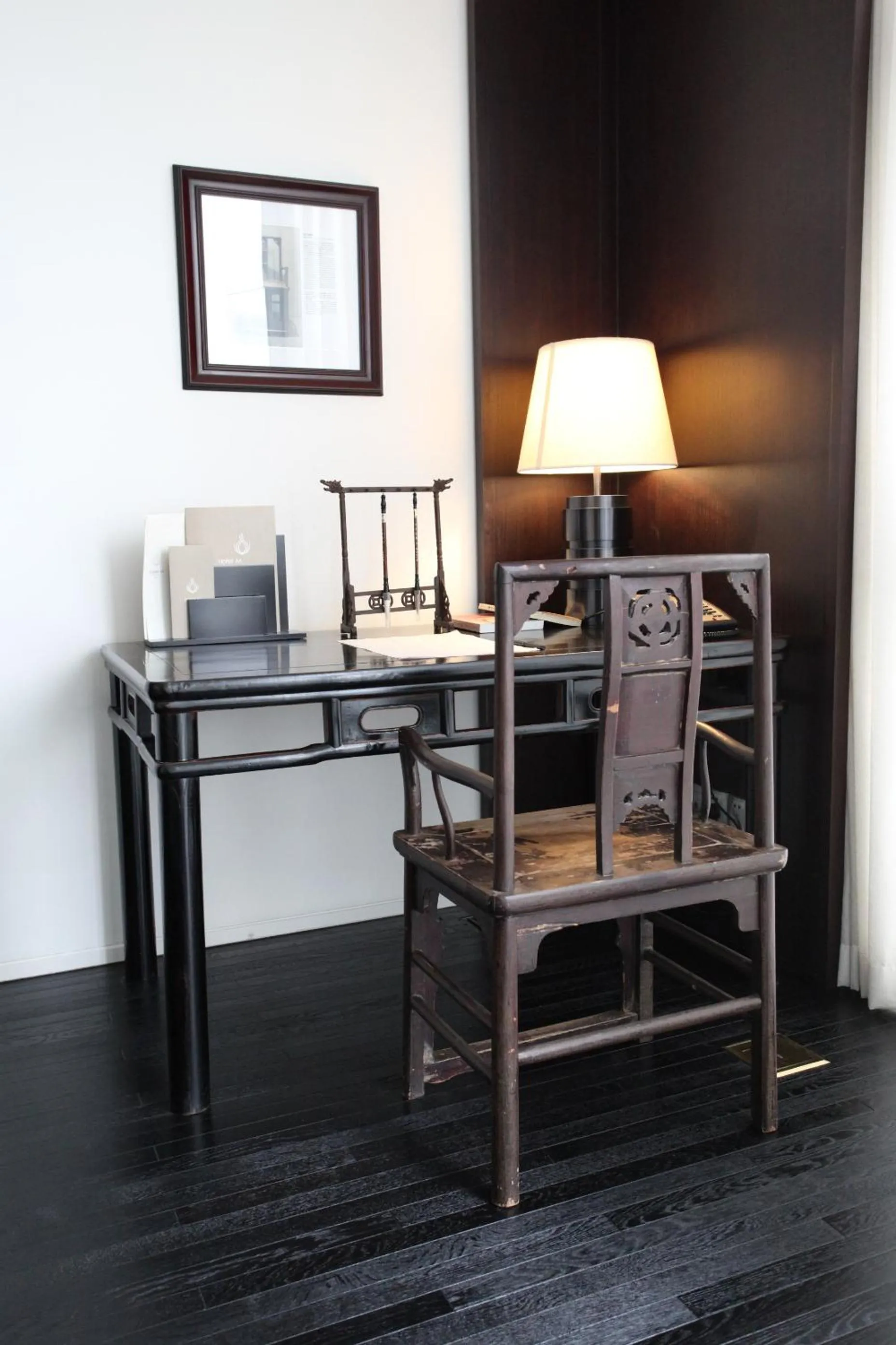 Seating area, TV/Entertainment Center in Hotel MoMc