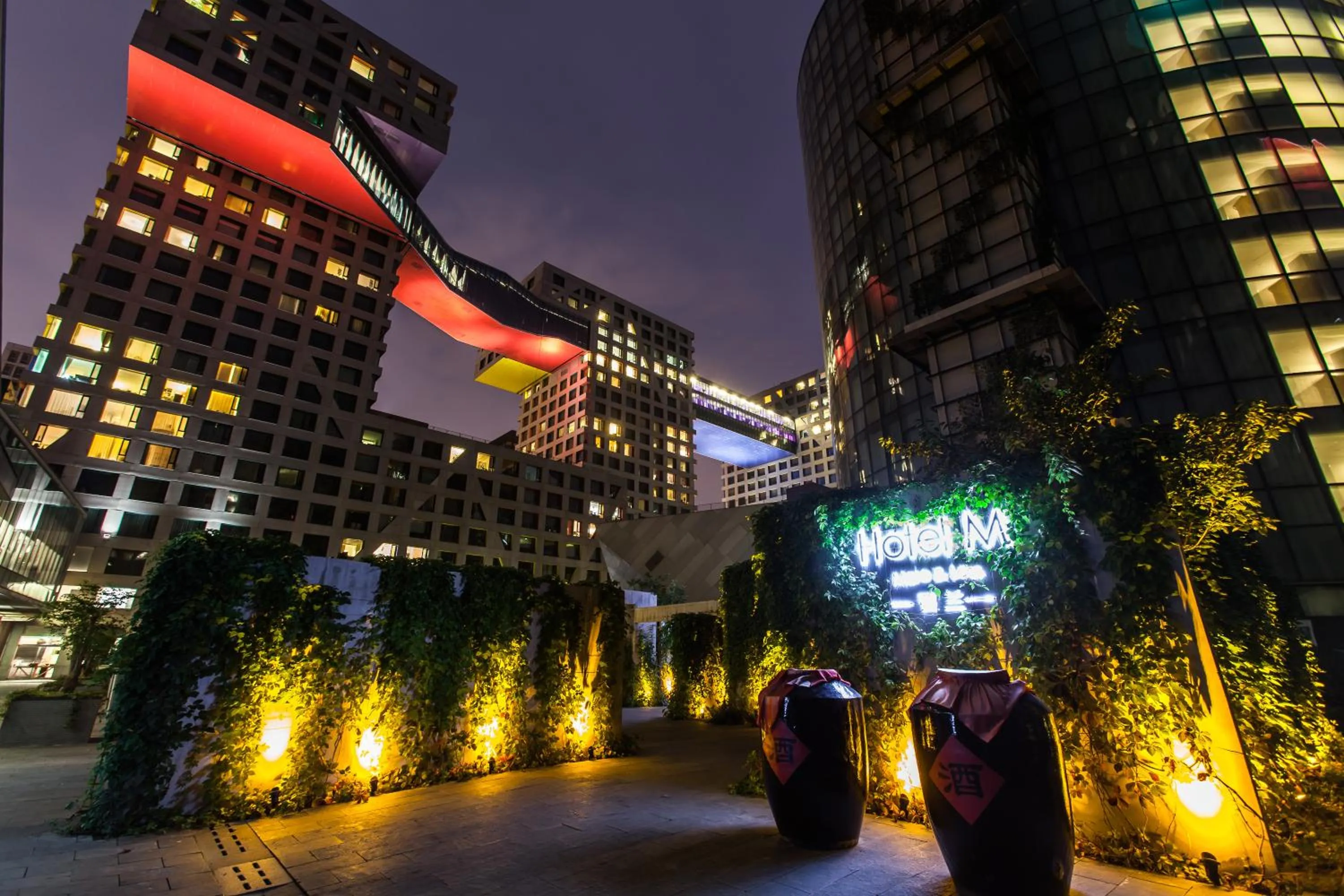 Property building in Hotel MoMc