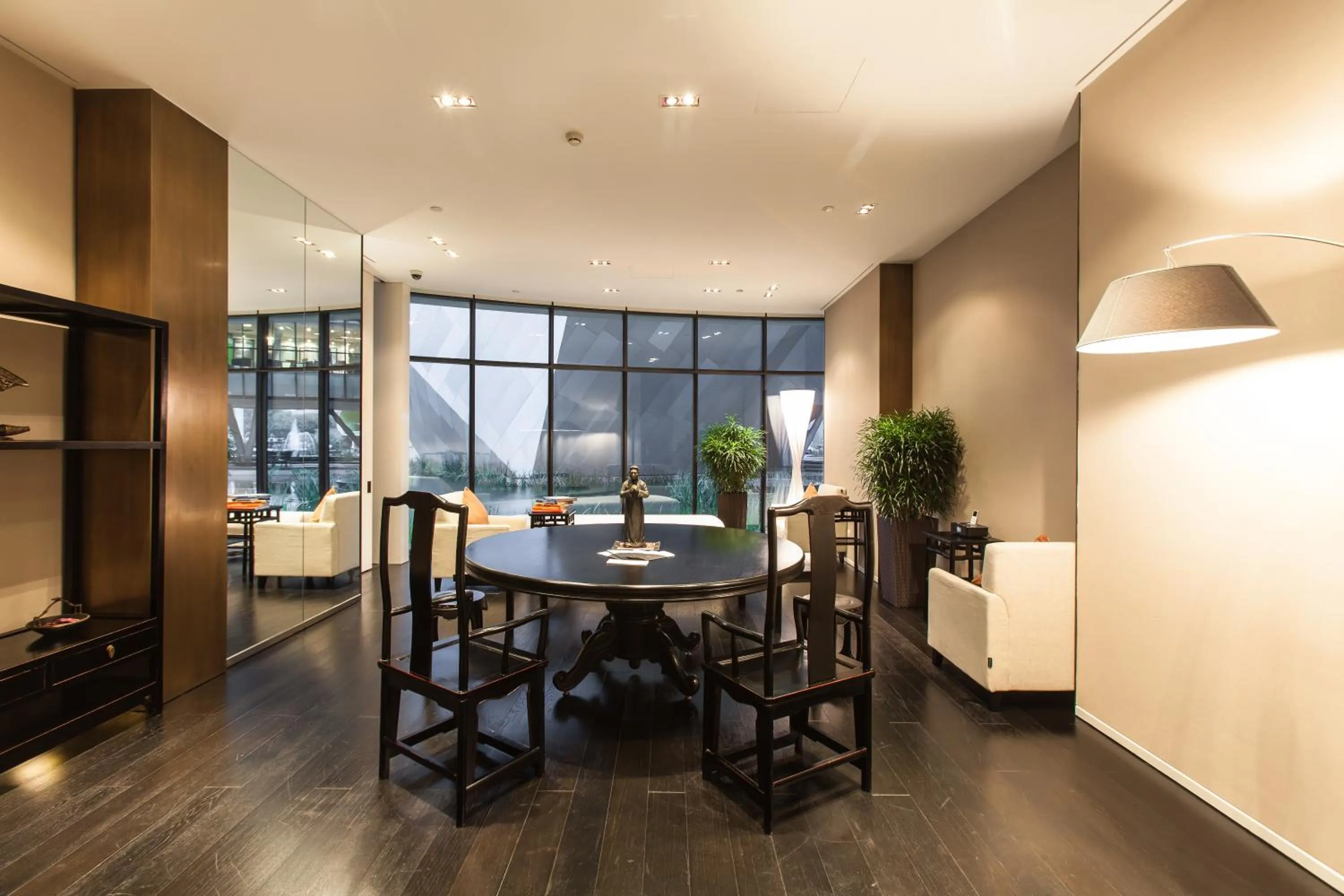 Lobby or reception, Dining Area in Hotel MoMc