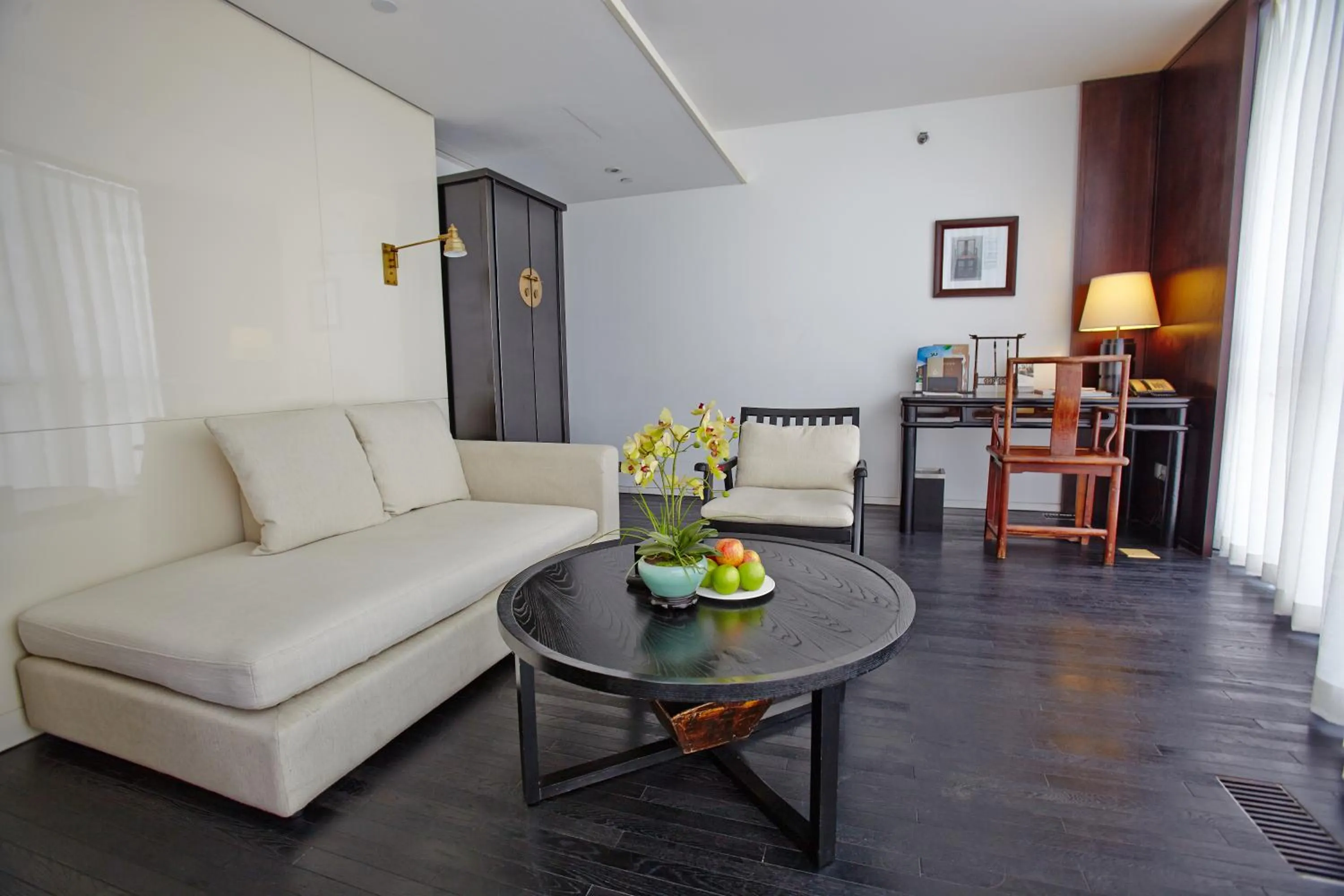 Living room, Seating Area in Hotel MoMc