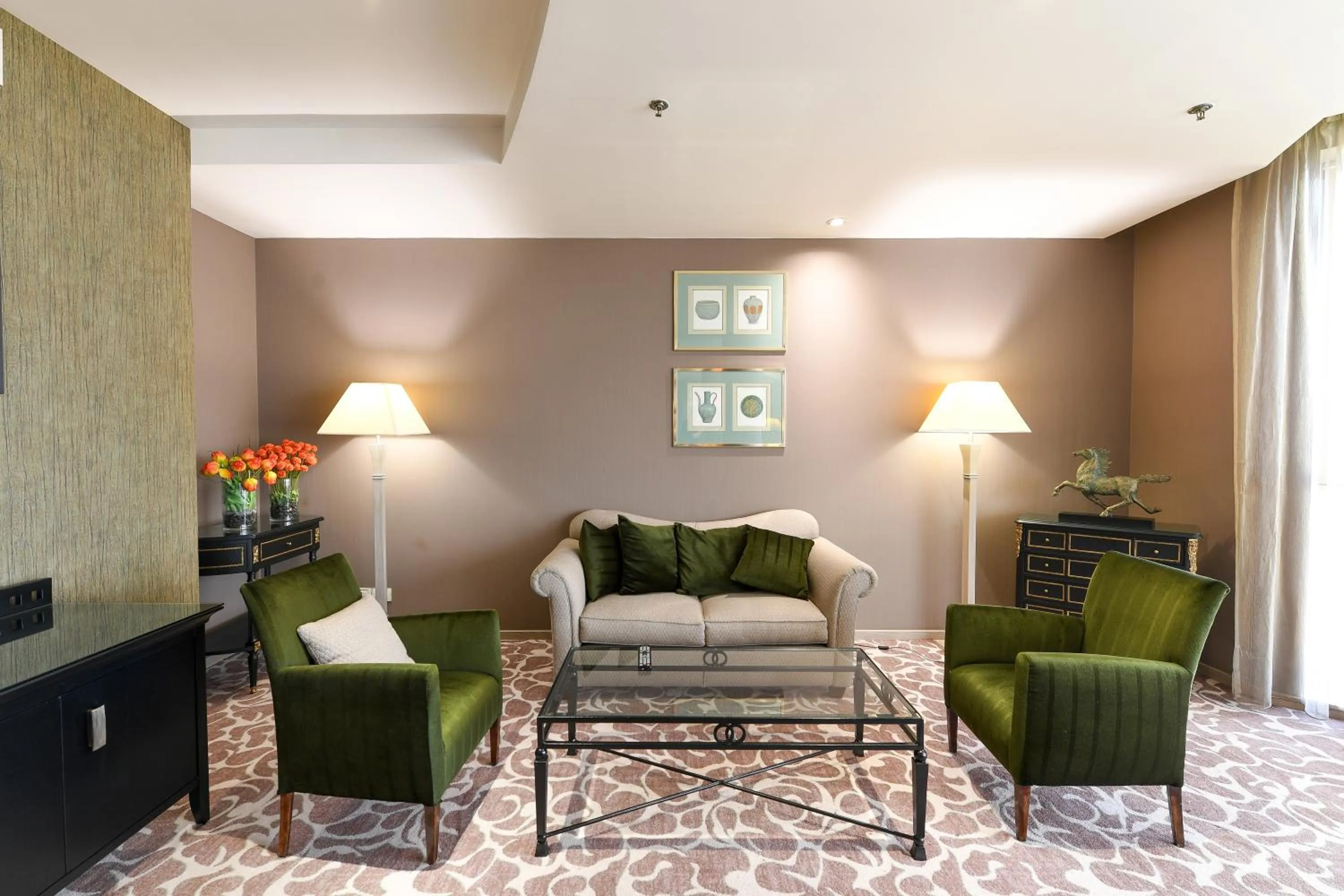 Lounge or bar in Gefinor Rotana – Beirut