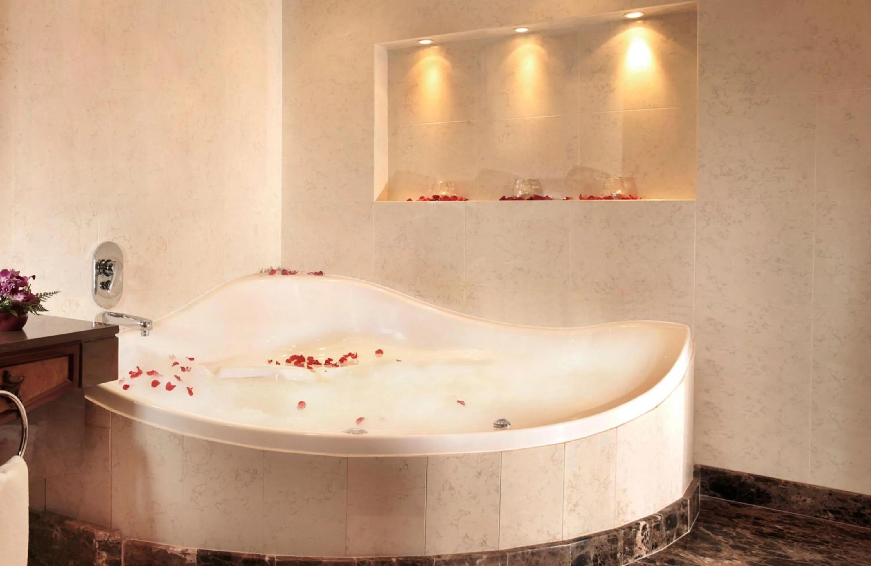 Bathroom in Gefinor Rotana – Beirut