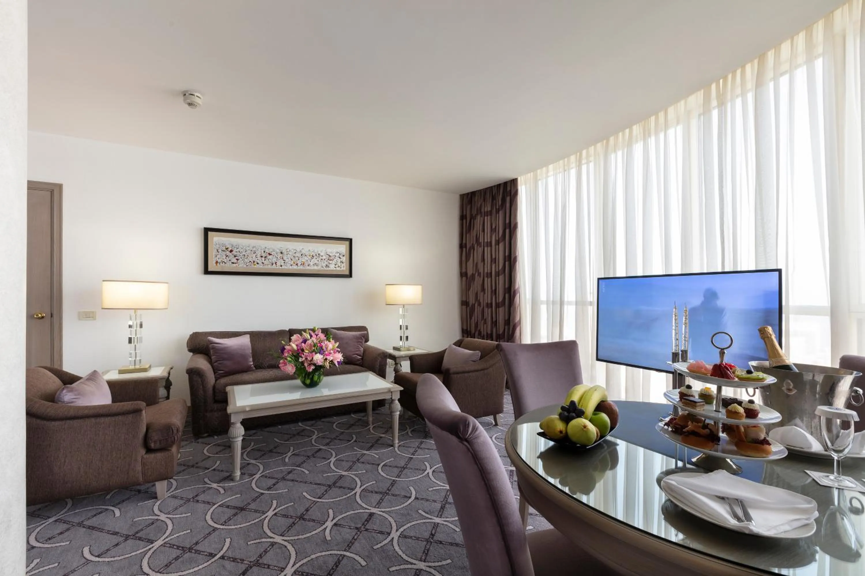 Communal lounge/ TV room in Gefinor Rotana – Beirut