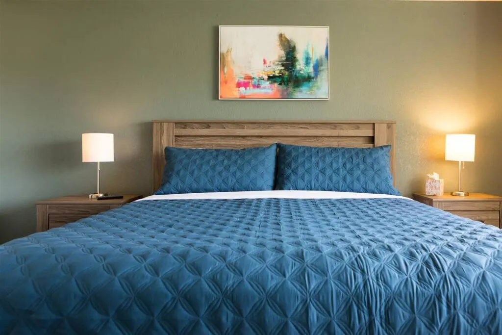 Gated Dobson Ranch townhouse, balcony, golf views