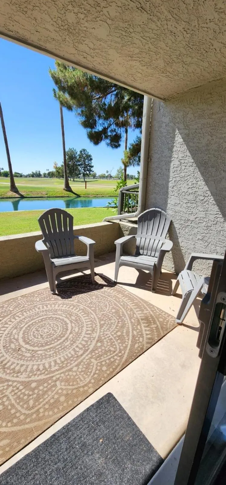Gated Dobson Ranch townhouse, balcony, golf views