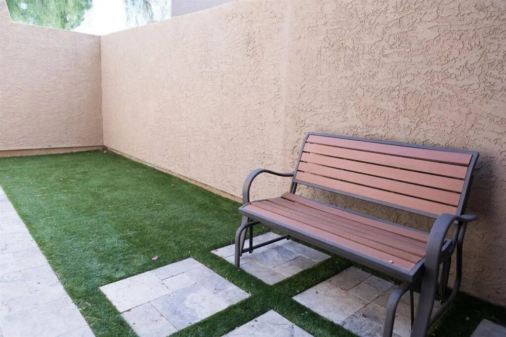 Gated Dobson Ranch townhouse, balcony, golf views