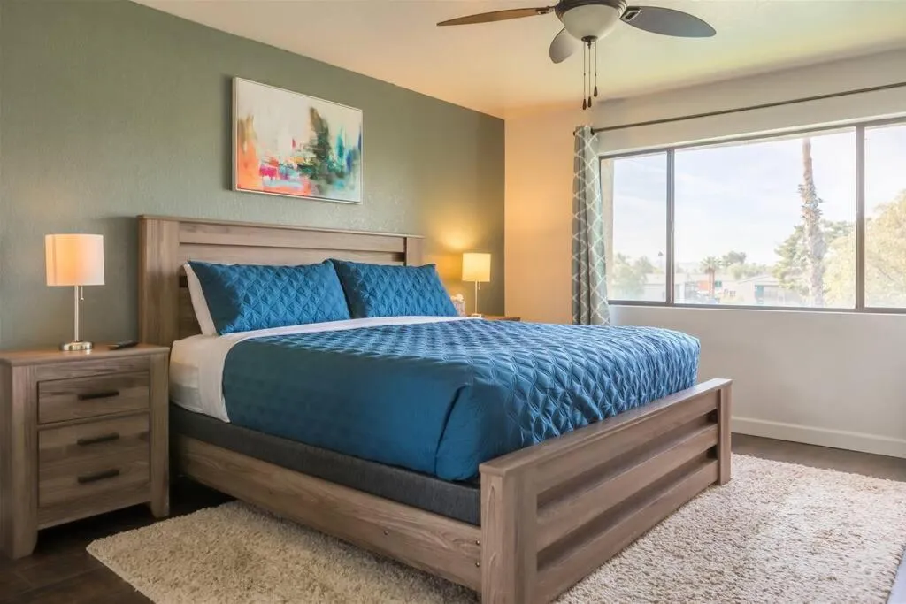 Gated Dobson Ranch townhouse, balcony, golf views