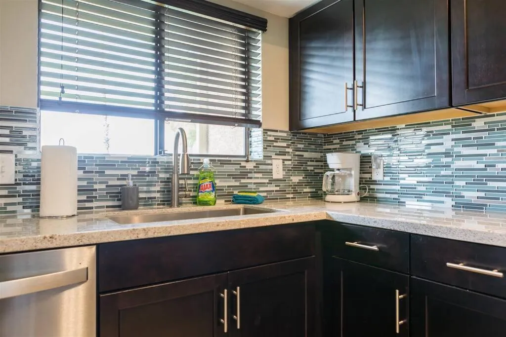 Gated Dobson Ranch townhouse, balcony, golf views