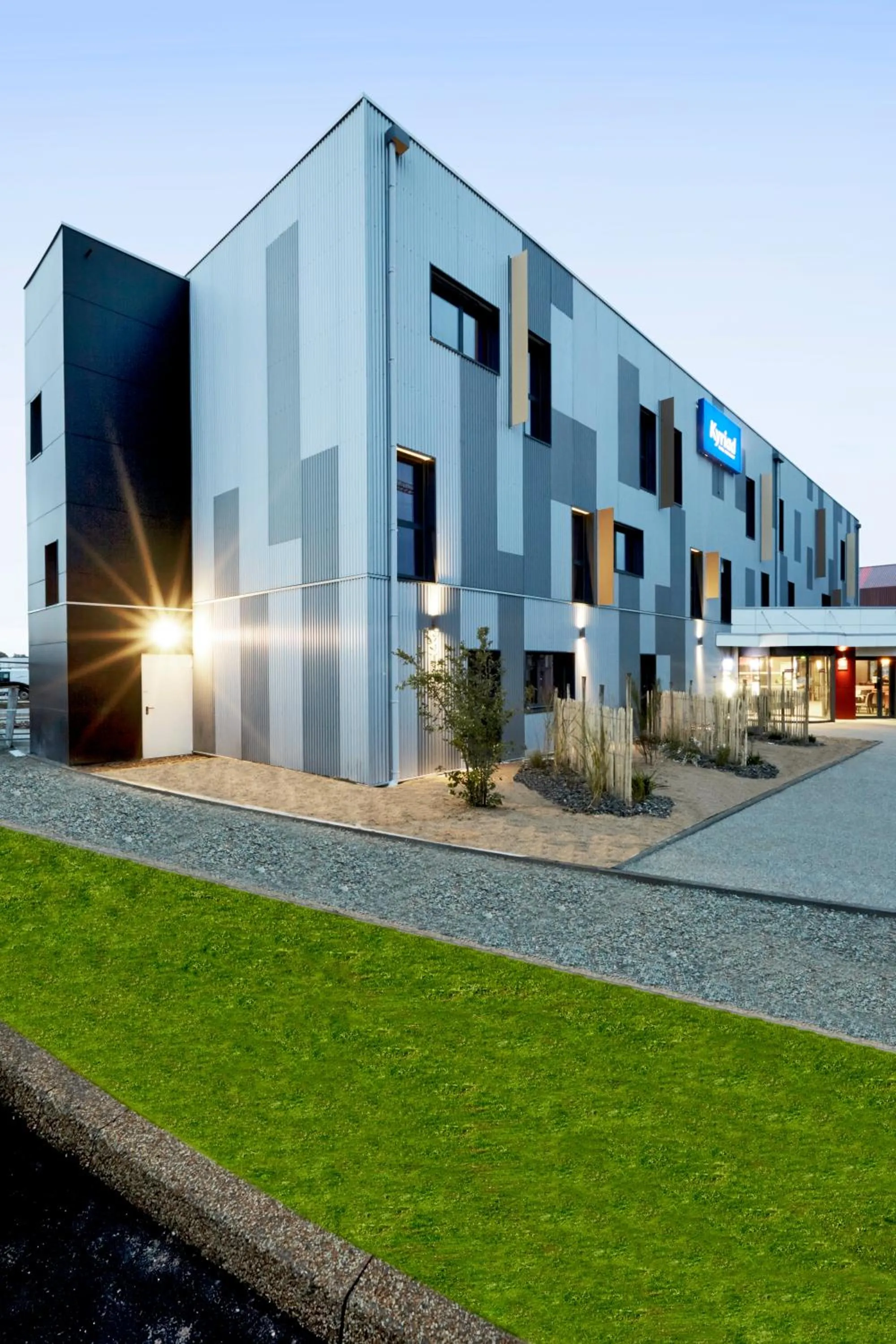 Facade/entrance in Kyriad Auray