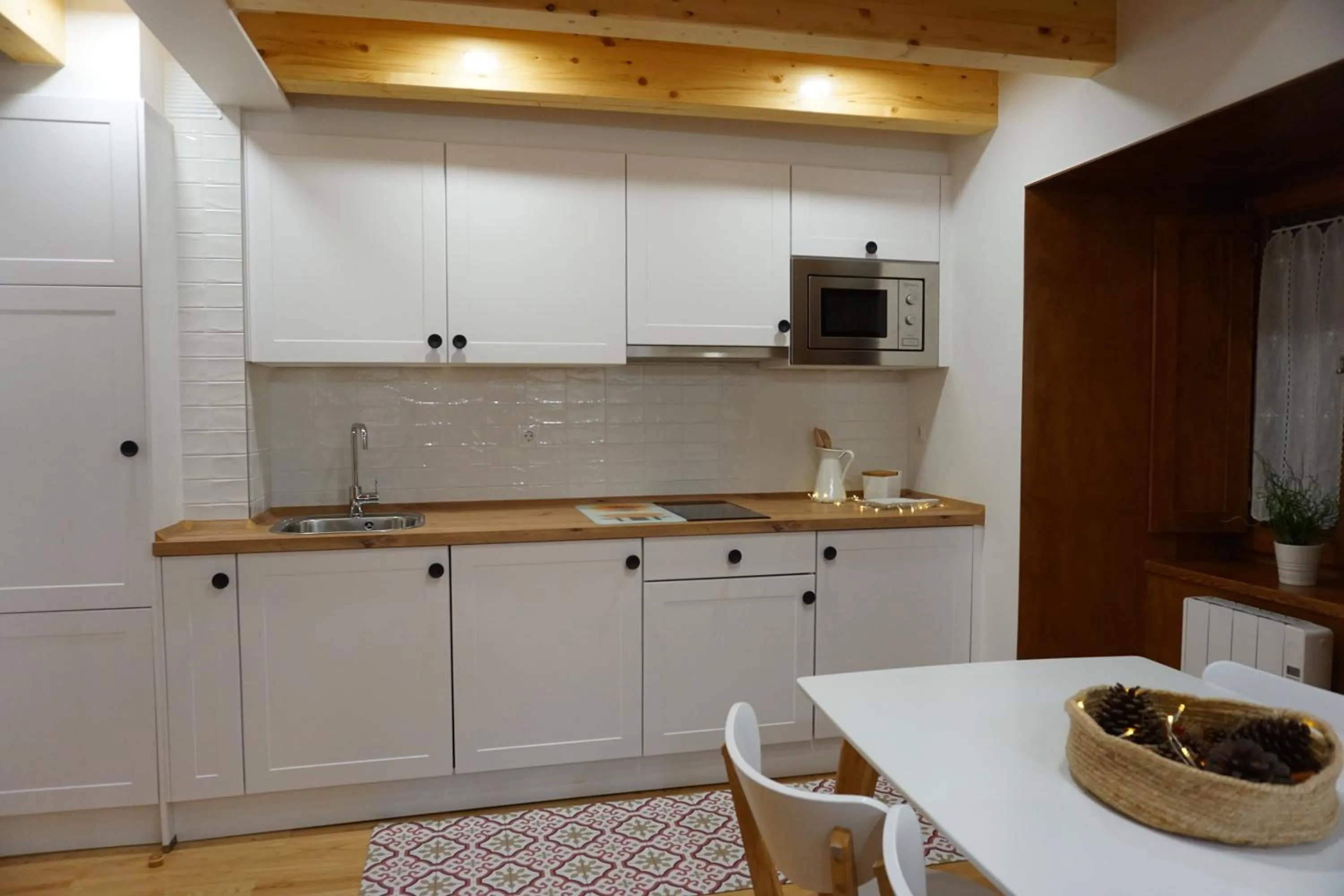 Kitchen or kitchenette in Apartamentos Turísticos El Peñón