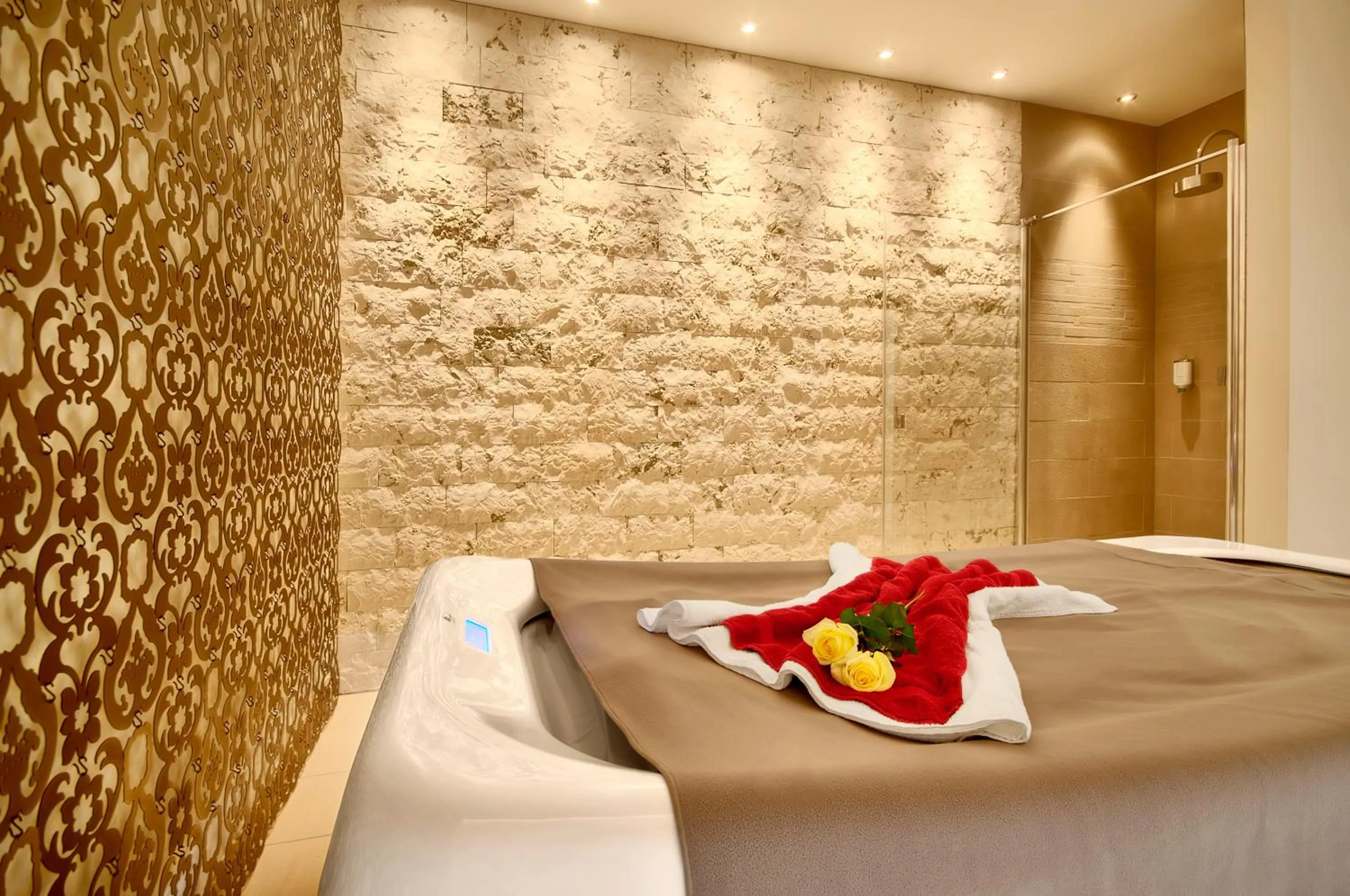 Spa and wellness centre/facilities, Bed in Sackmann Genuss und Spa Resort