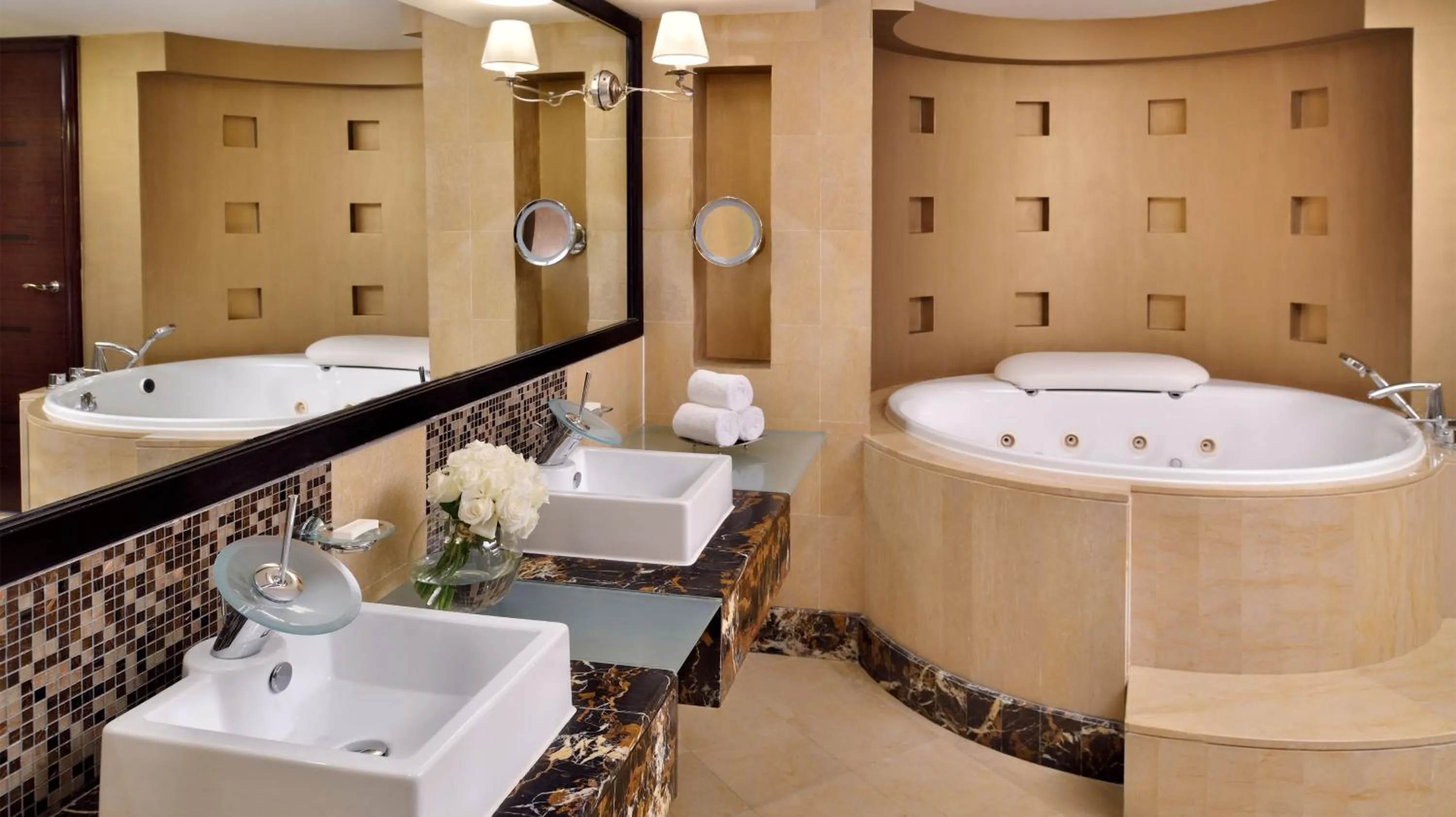 Photo of the whole room in InterContinental Abu Dhabi by IHG