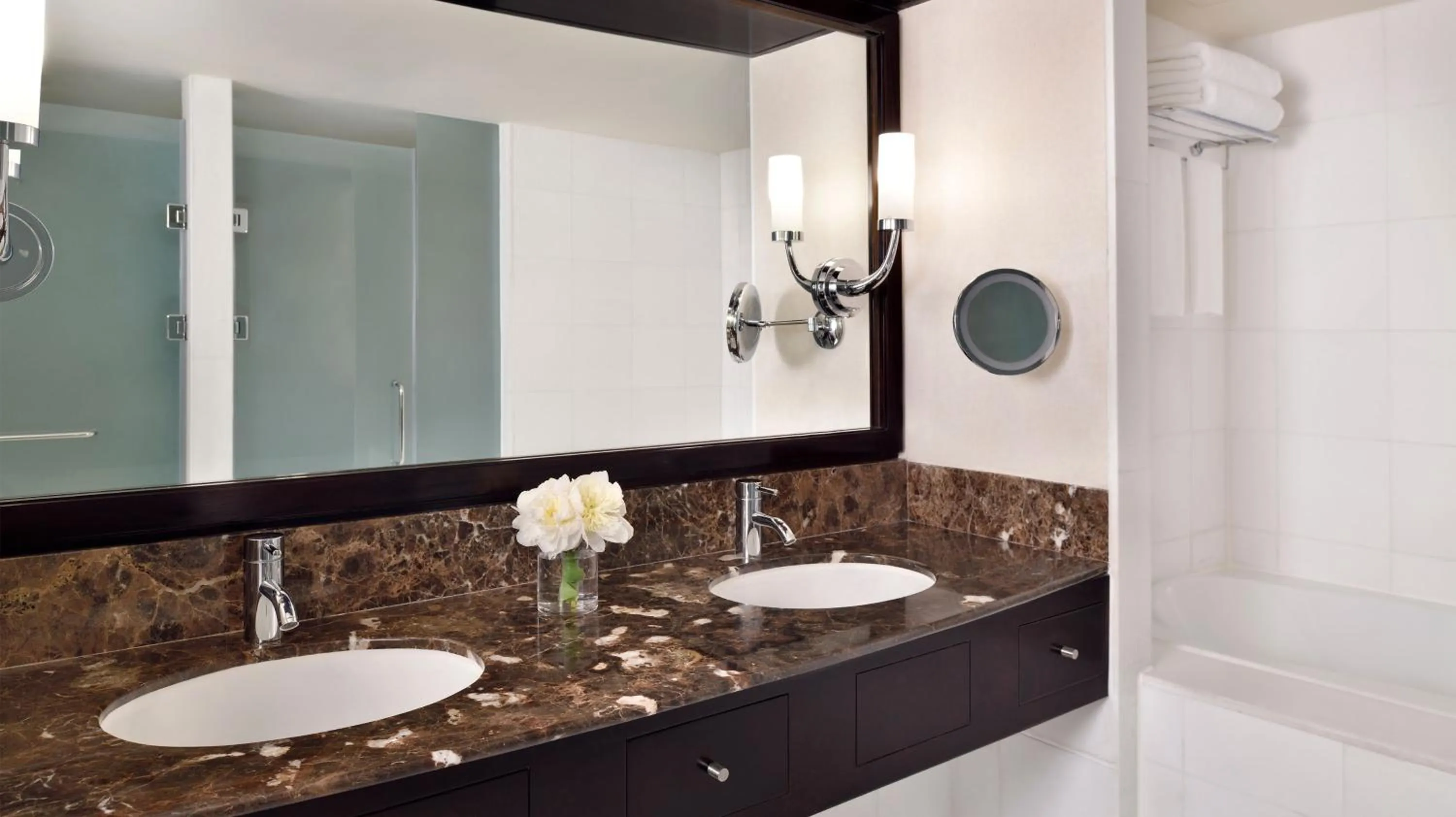 Photo of the whole room in InterContinental Abu Dhabi by IHG