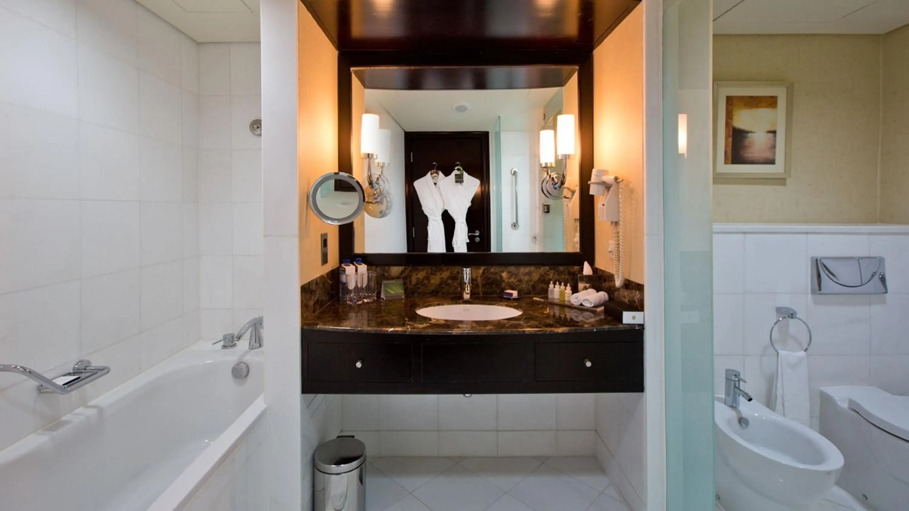 Photo of the whole room in InterContinental Abu Dhabi by IHG