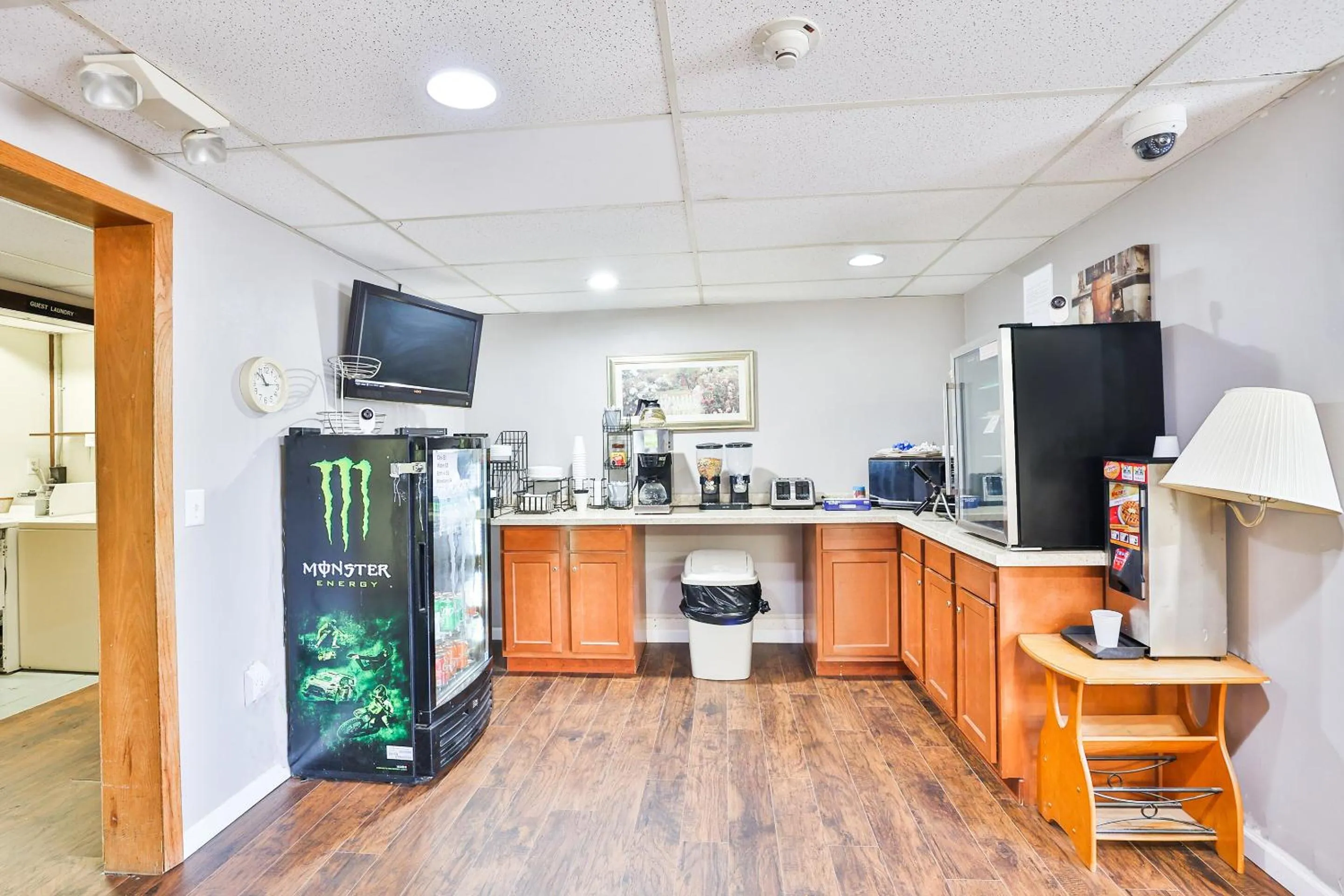 Kitchen or kitchenette in OYO Hotel Pipestone MN, Canterbury Park