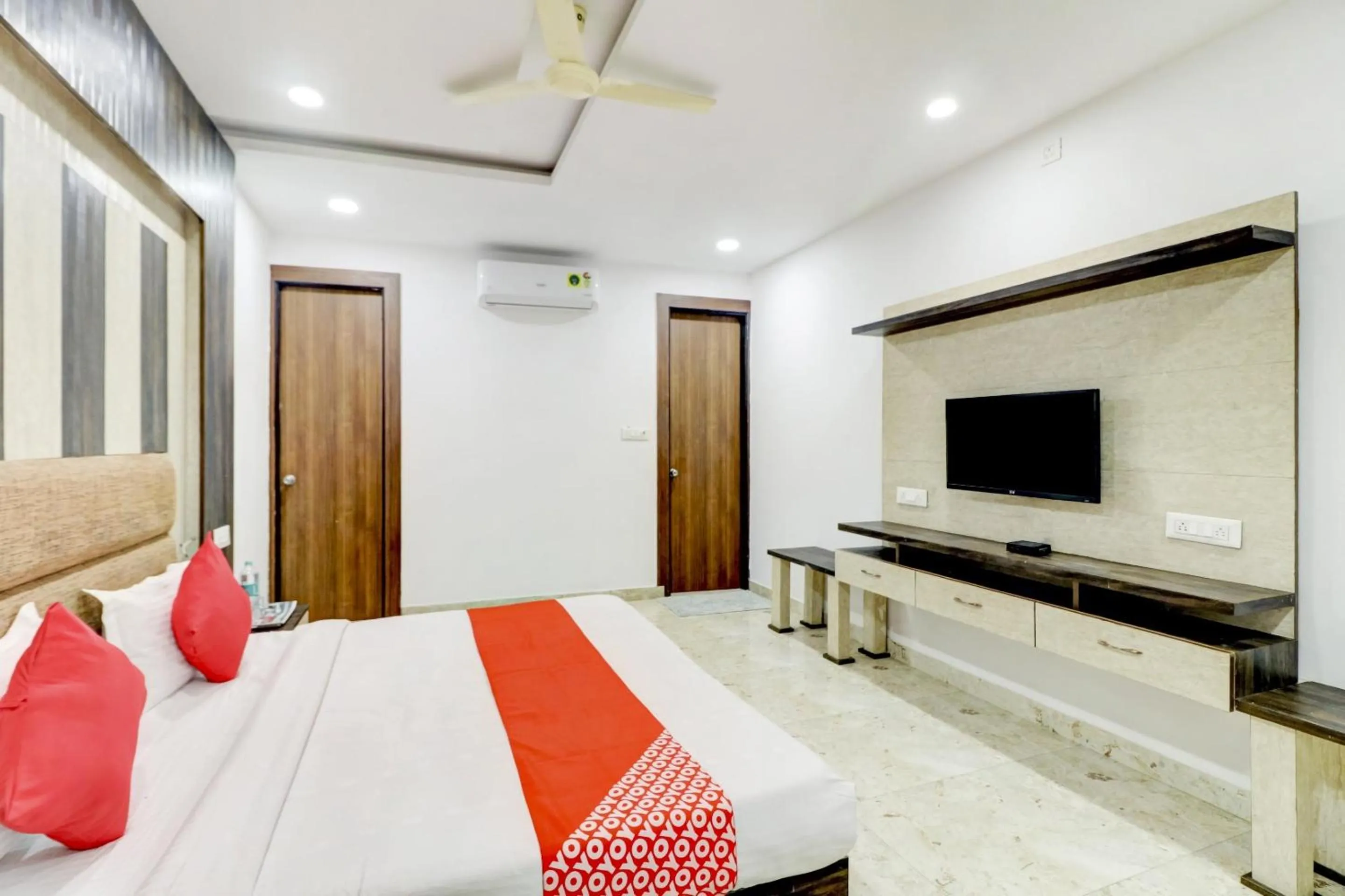 Bedroom, Bed in Hotel O Ratan Pacific Hotel And Party Hall