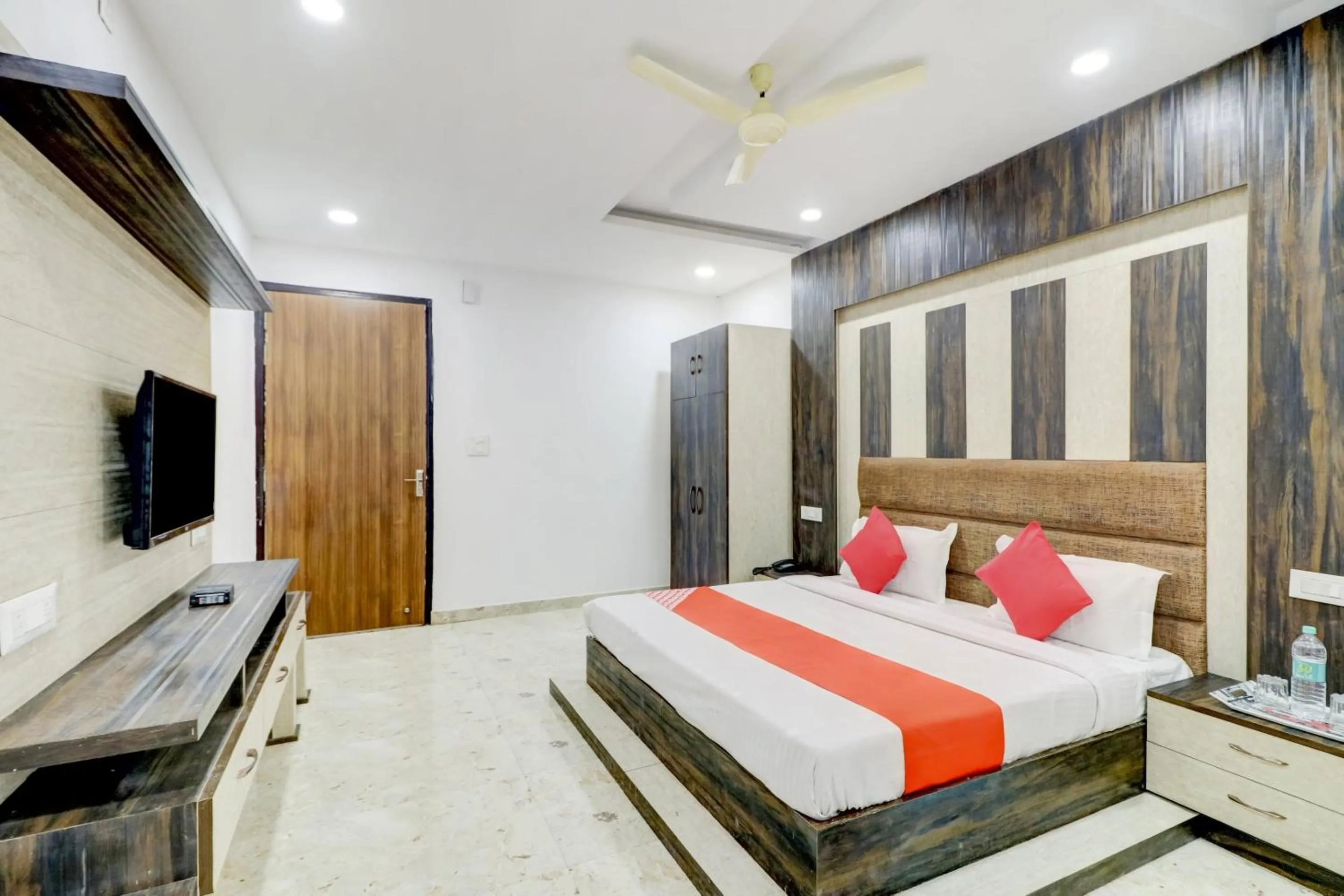 Bedroom, Bed in Hotel O Ratan Pacific Hotel And Party Hall