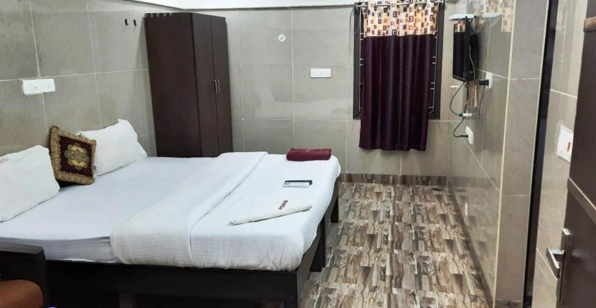 Bedroom, Bed in Lakeview Residency, Sricity TADA