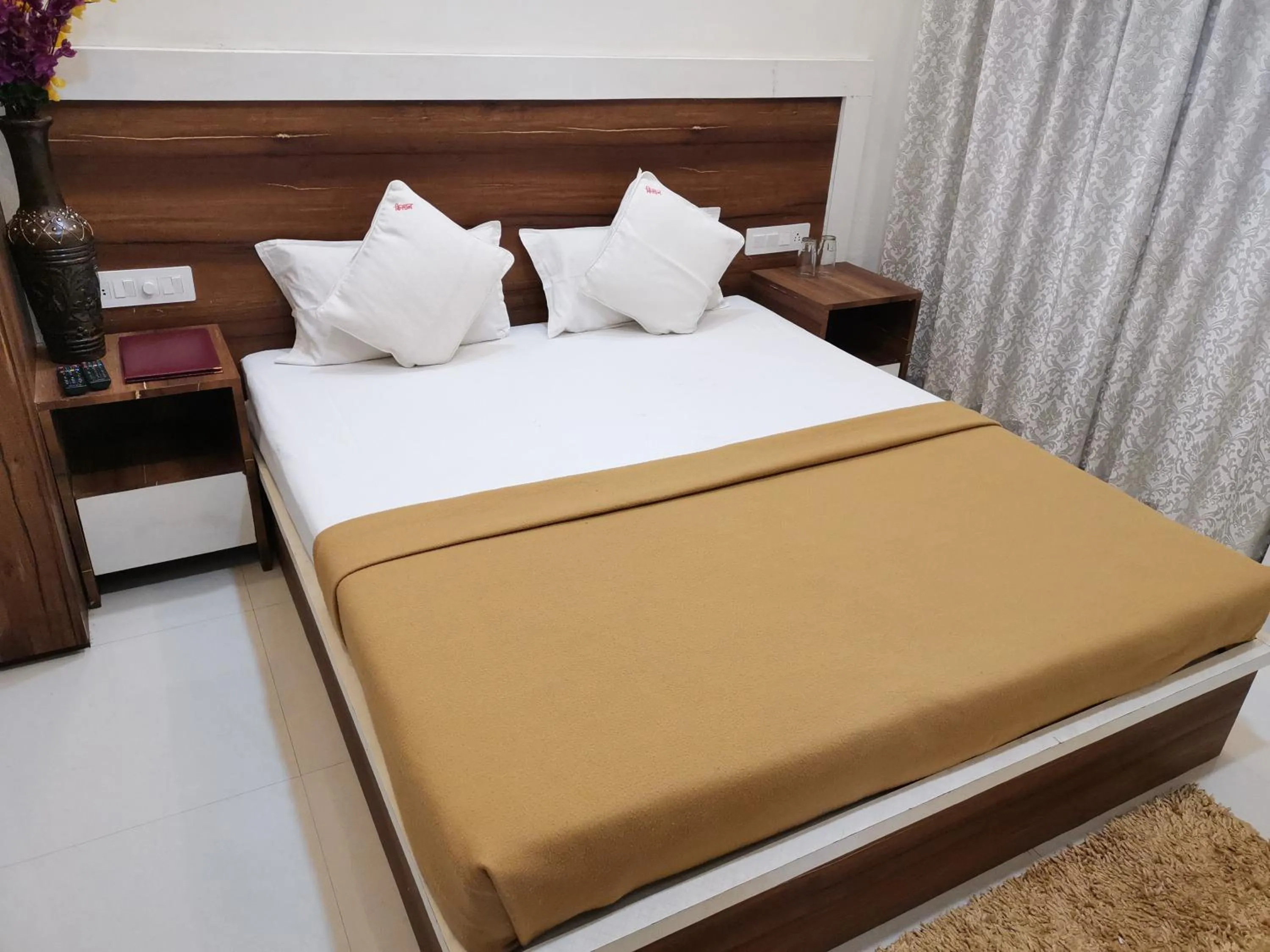 Photo of the whole room, Bed in Hotel Kissan