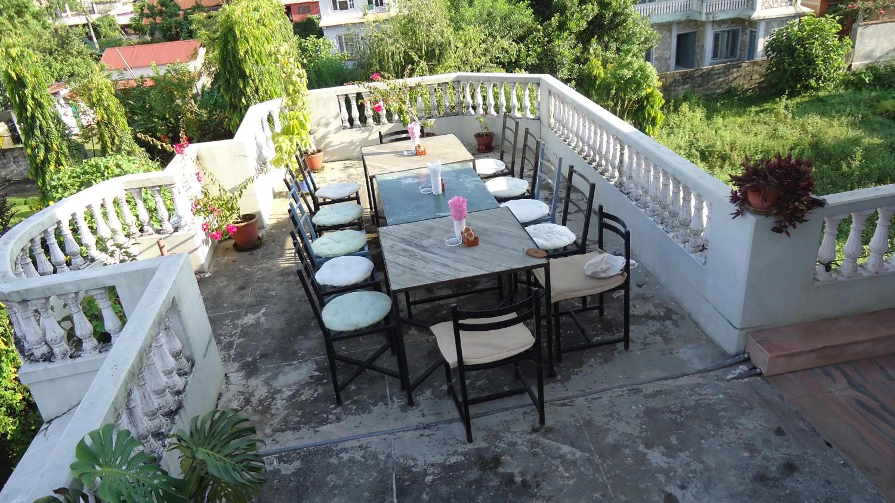 Restaurant/places to eat in Hotel Fishtail Villa