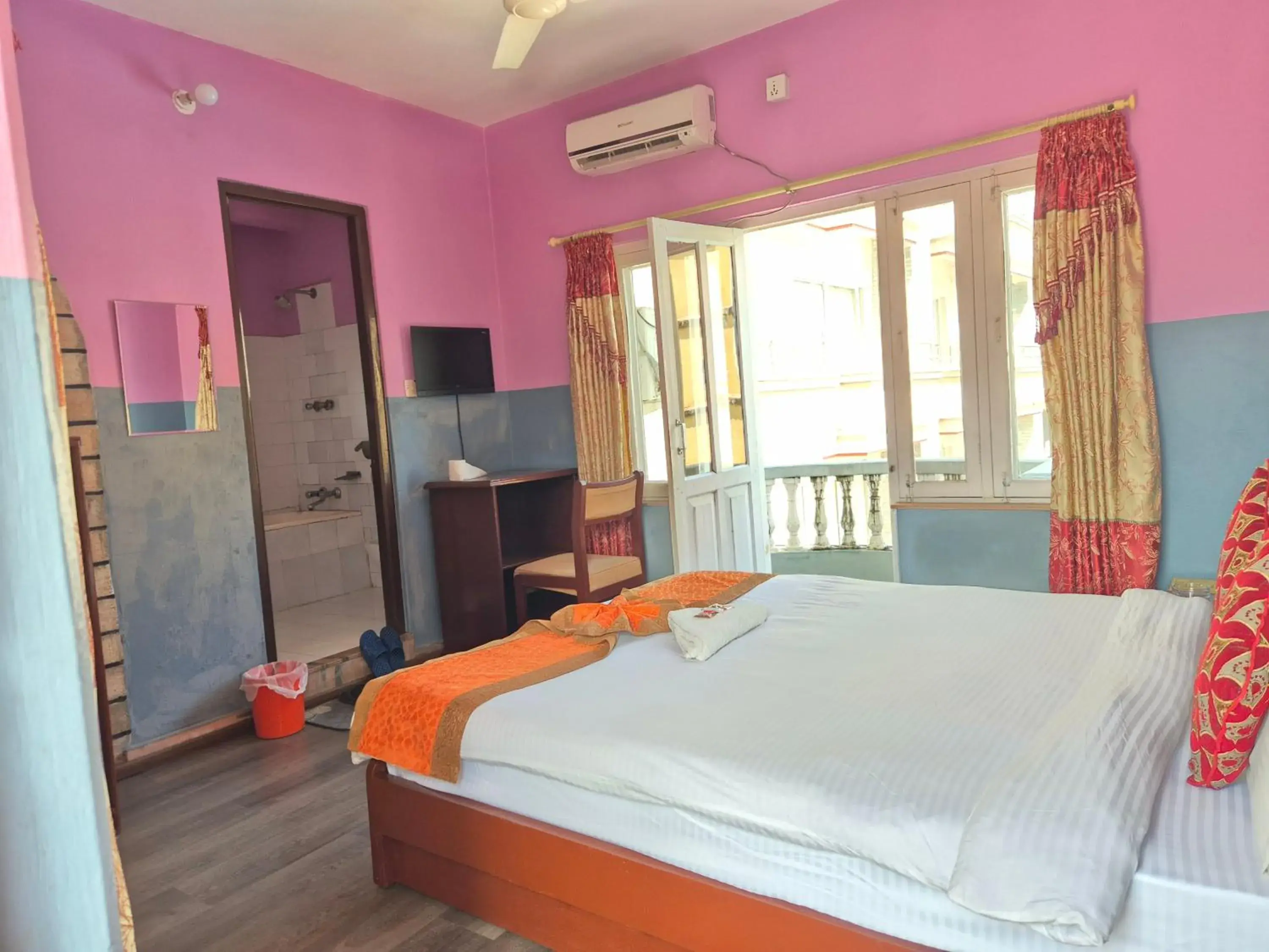 Deluxe Double Room with Balcony in Hotel Fishtail Villa Deluxe Double Room with Balcony in Hotel Fishtail Villa