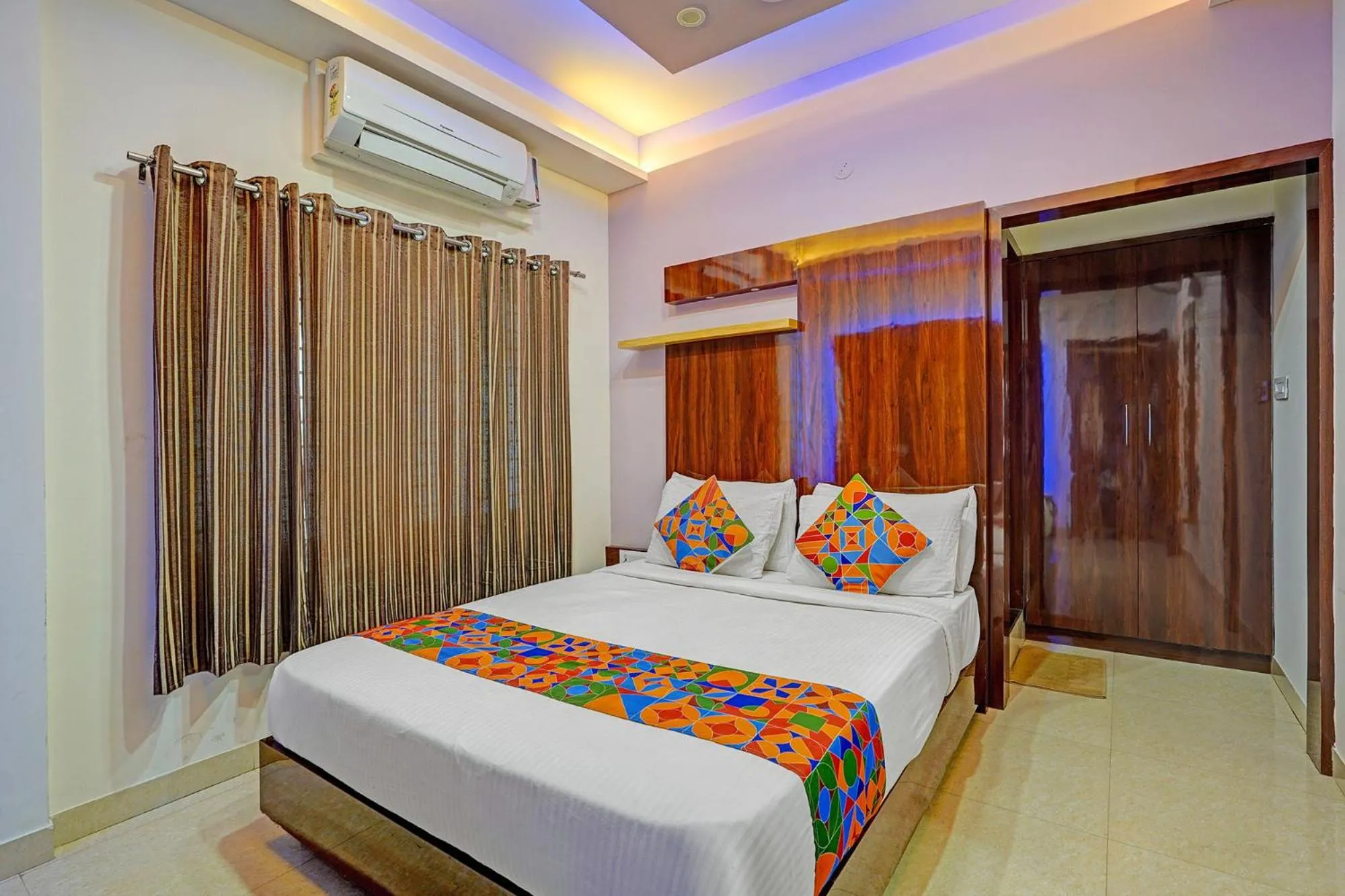 Bed in FabHotel Royal Blue Meridian Inn