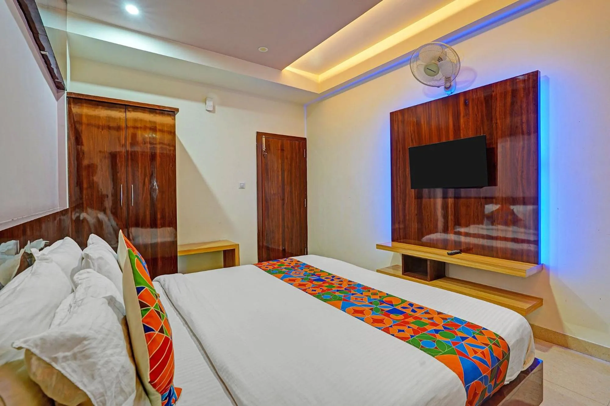 Bed in FabHotel Royal Blue Meridian Inn