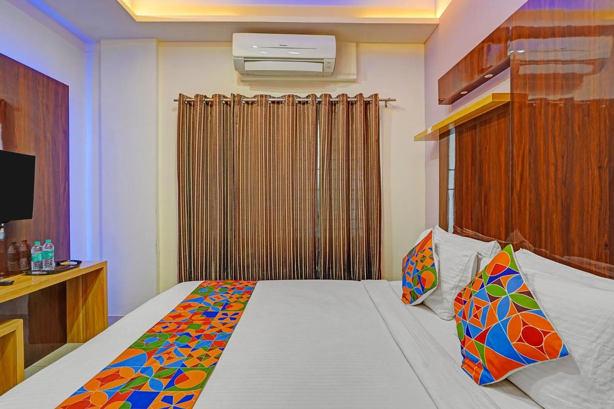 Bed in FabHotel Royal Blue Meridian Inn