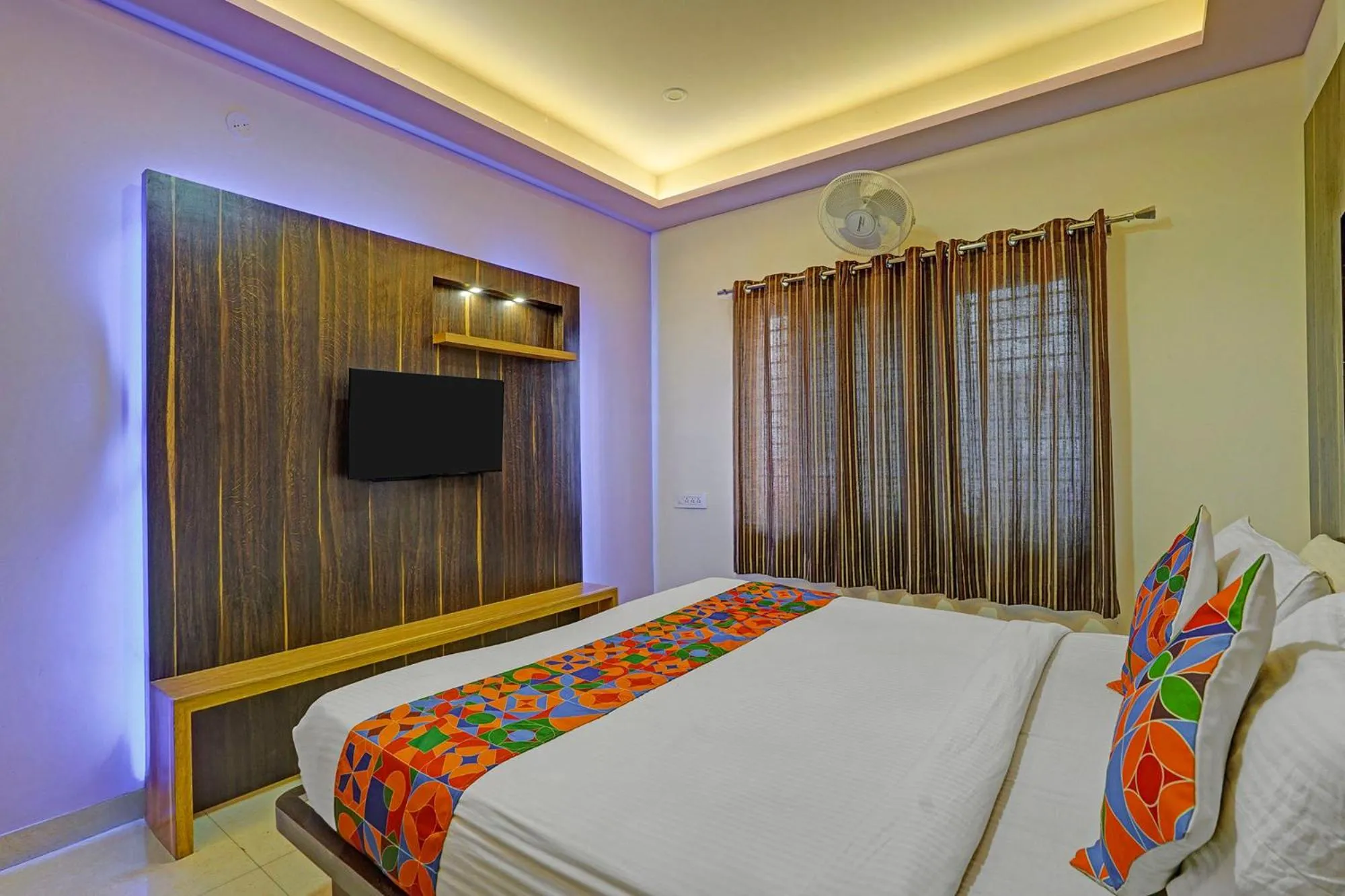 Bed in FabHotel Royal Blue Meridian Inn