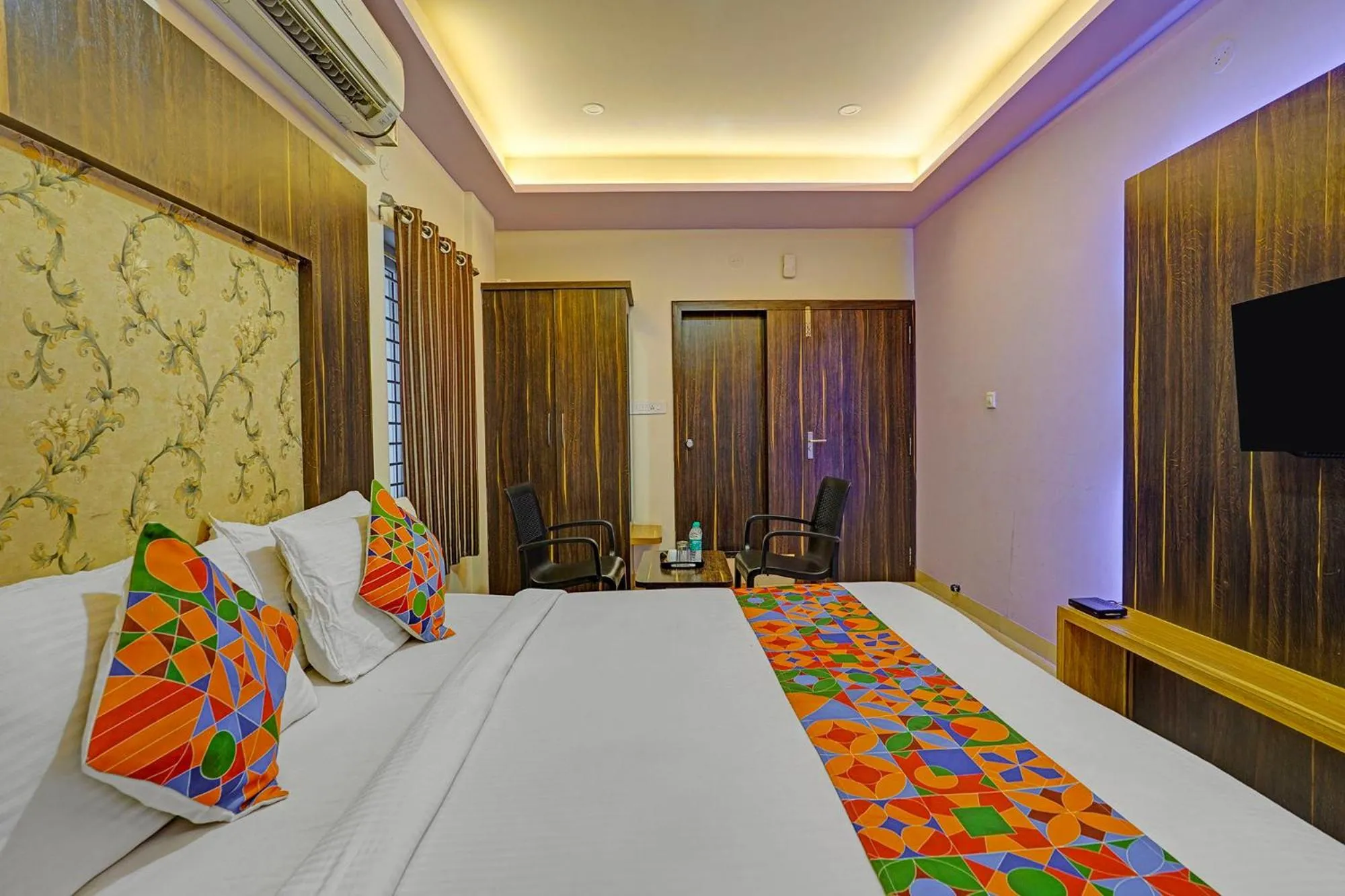 Bed in FabHotel Royal Blue Meridian Inn