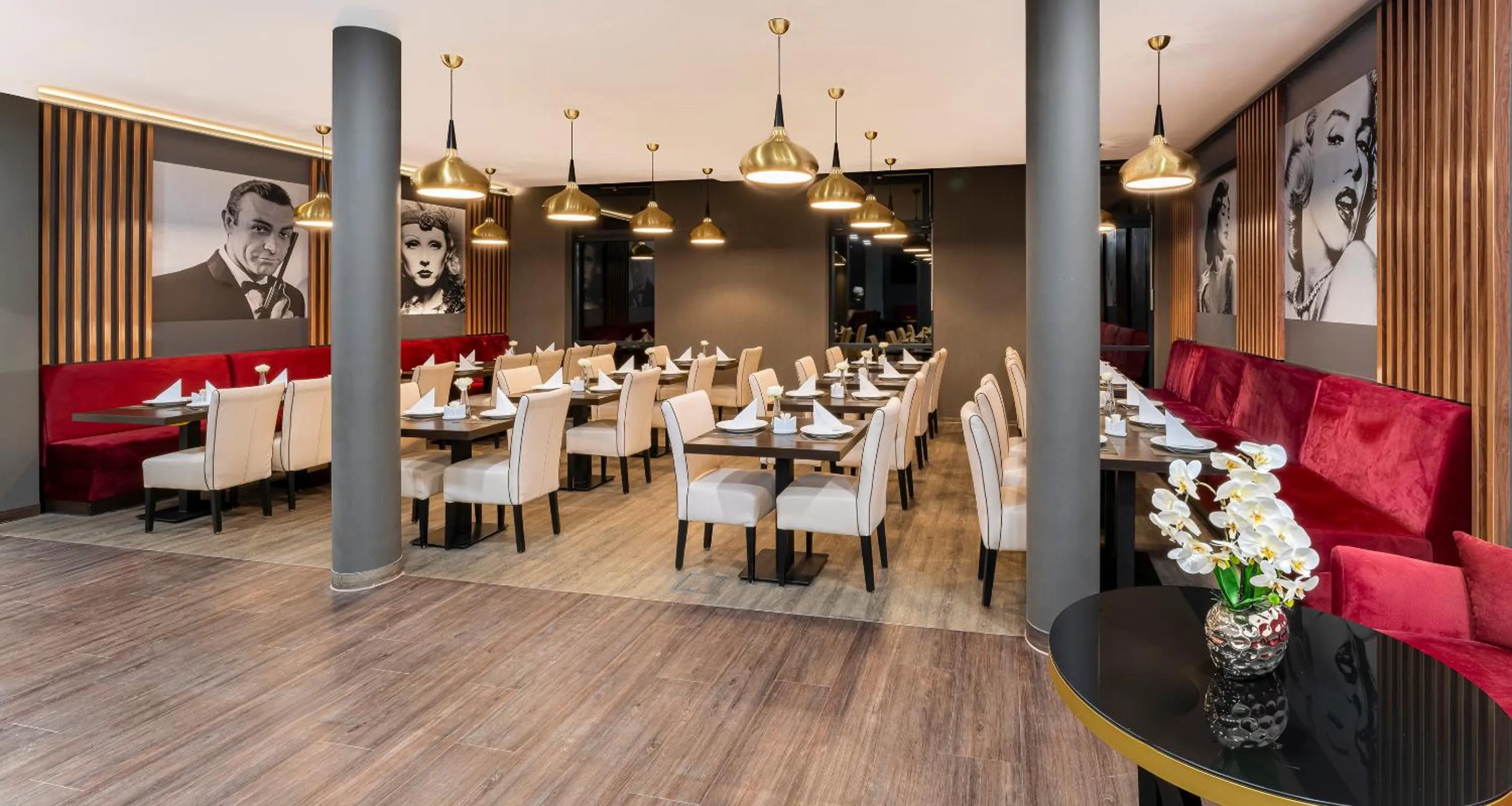 Restaurant/places to eat in PLAZA INN Mühldorf