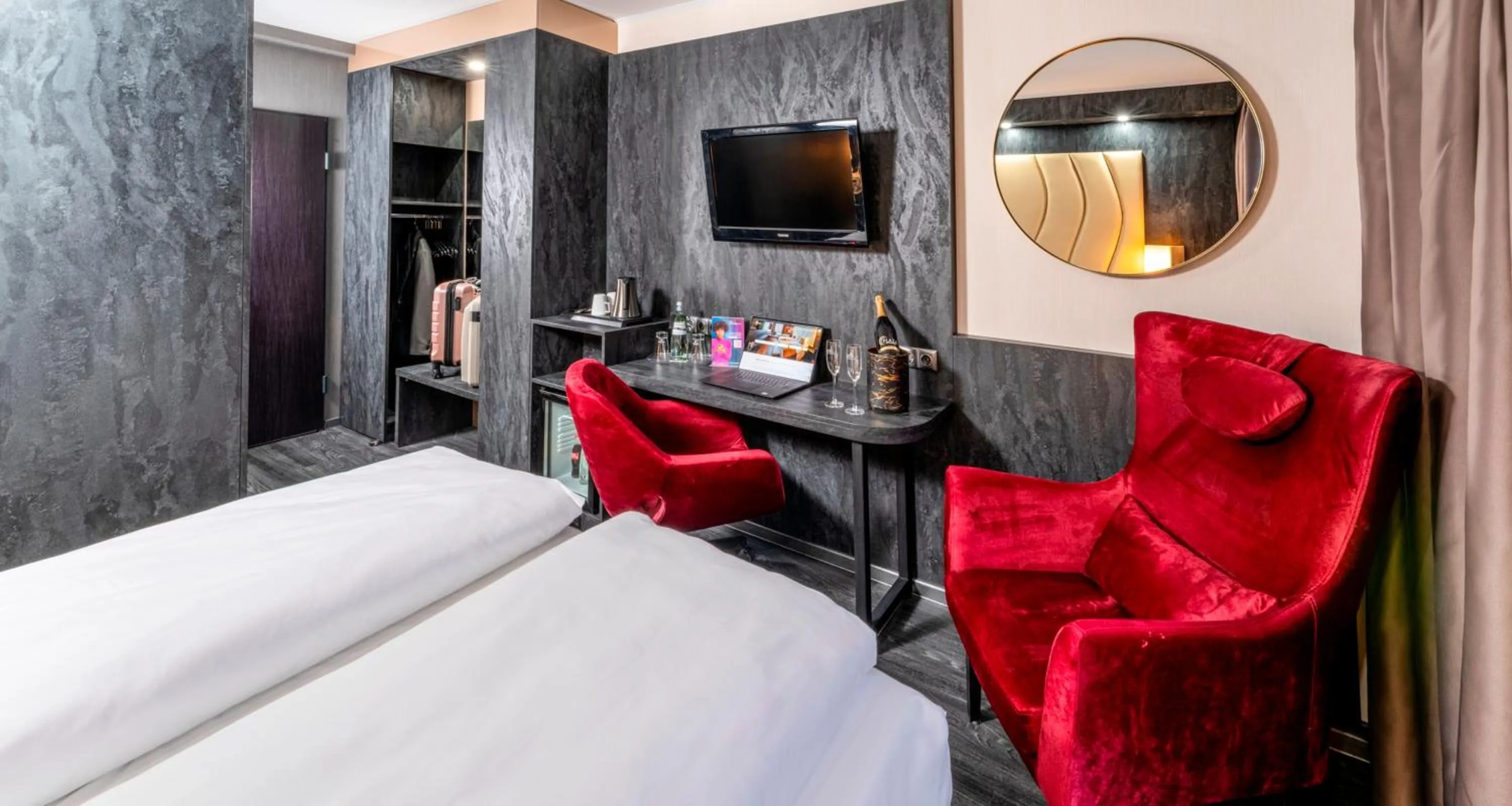 Bedroom, Bed in PLAZA INN Mühldorf