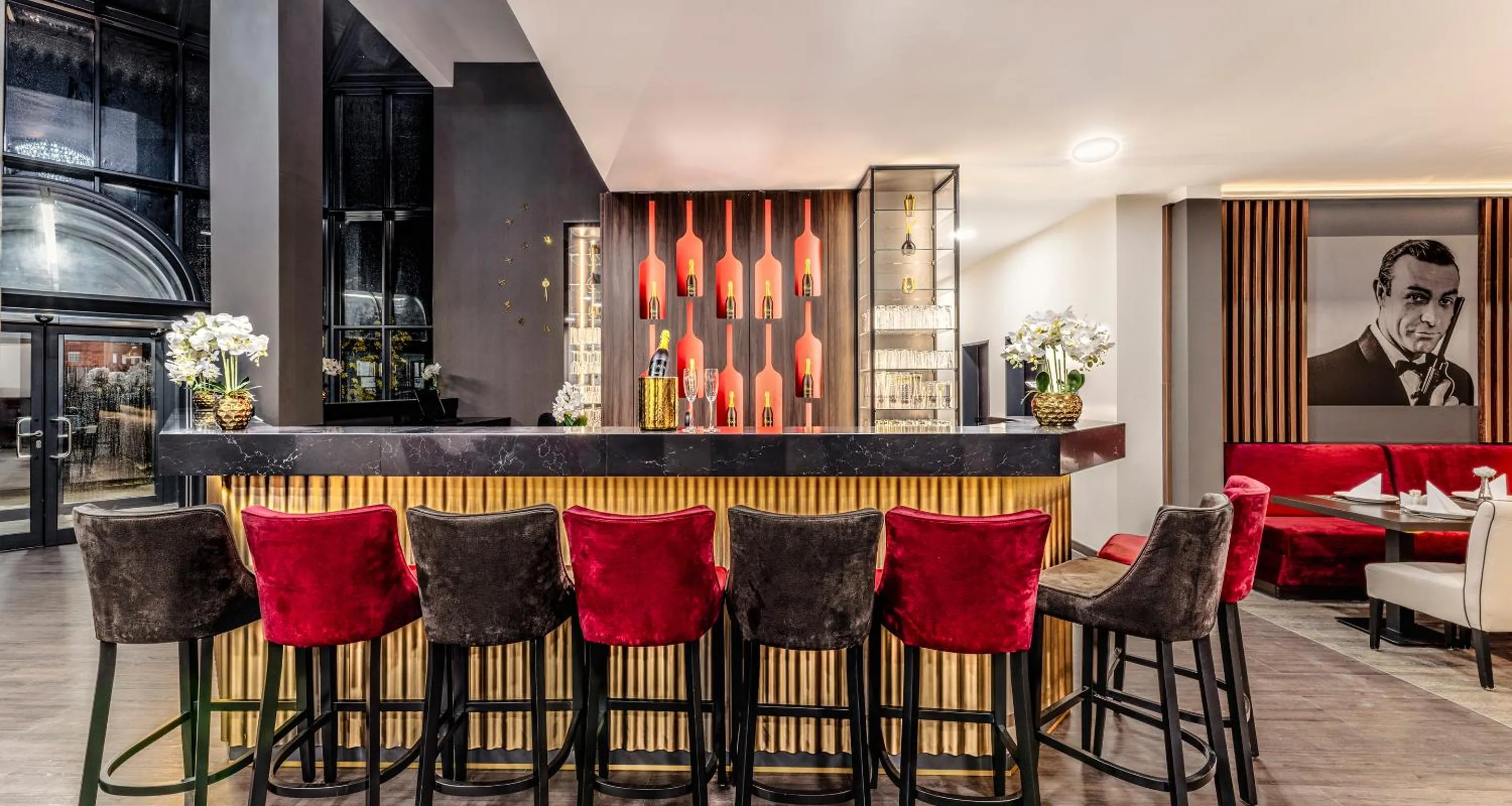 Lounge or bar in PLAZA INN Mühldorf